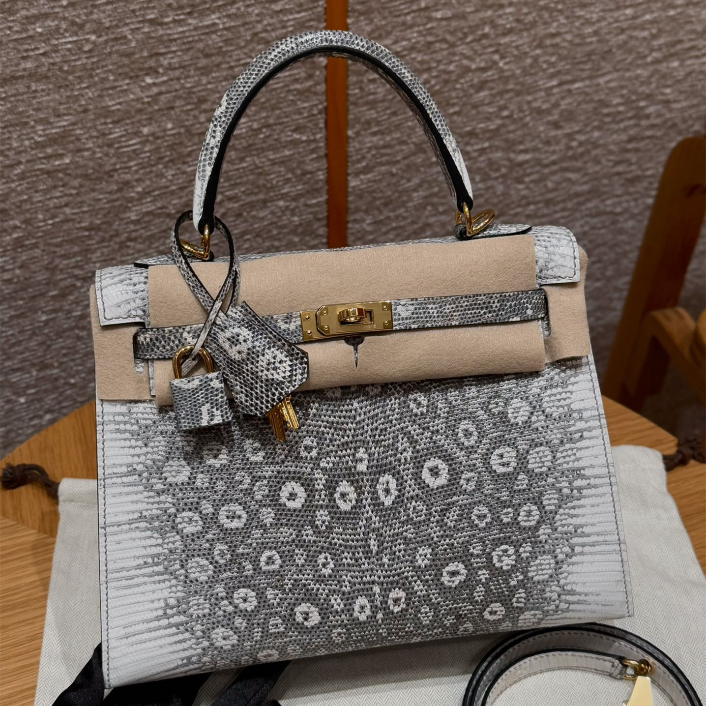 高仿Hermes*Kelly25系列H043110LZ1B原色金扣蜥蜴皮純手工