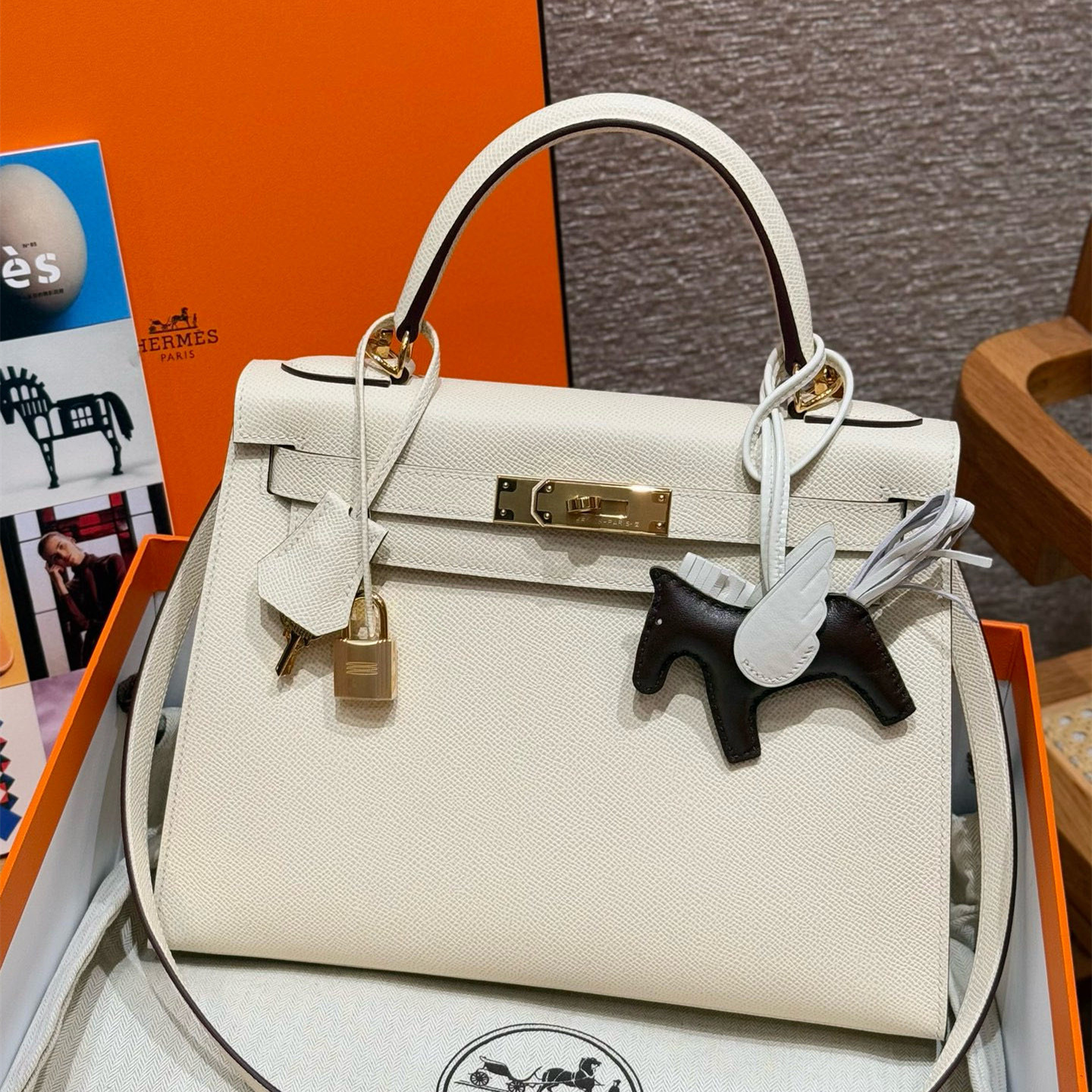 高仿Hermes*Kelly28系列H043130EPI2奶油白金扣牛皮純手工