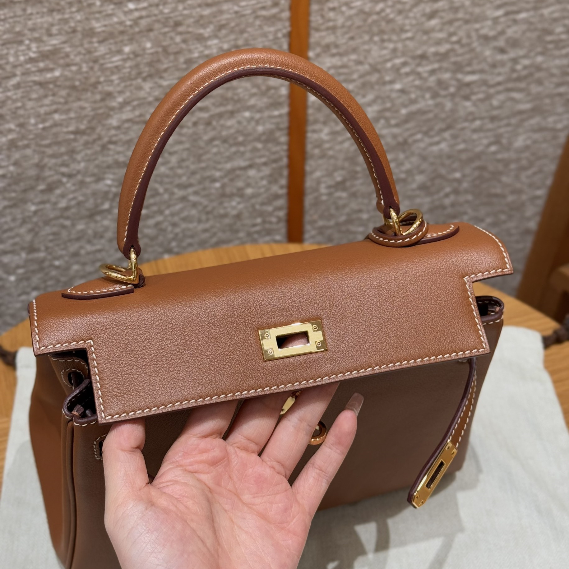 高仿Hermes*Kelly25系列H043220SW37金棕色金扣牛皮純手工
