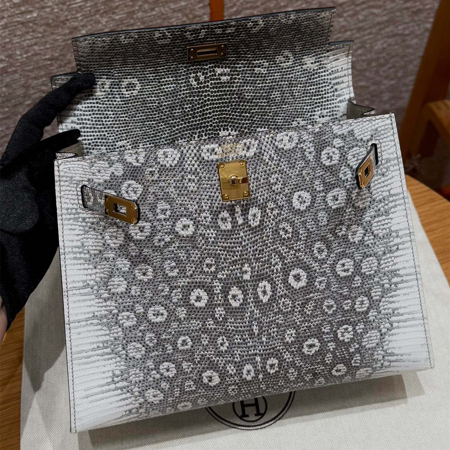 高仿Hermes*Kelly25系列H043110LZ1B原色金扣蜥蜴皮純手工