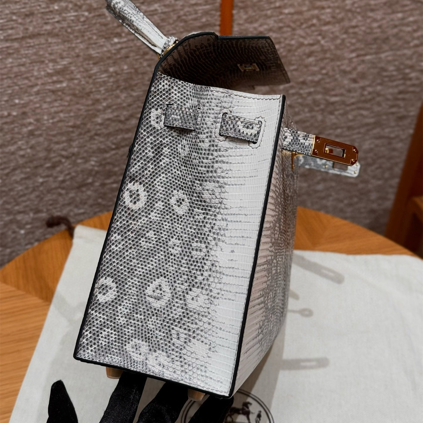 高仿Hermes*Kelly25系列H043110LZ1B原色金扣蜥蜴皮純手工
