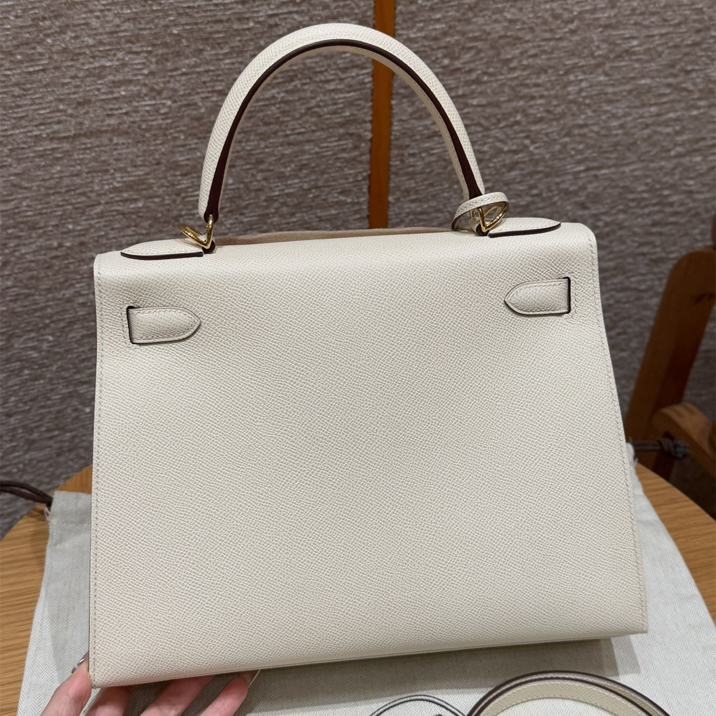 高仿Hermes*Kelly28系列H043130EPI2奶油白金扣牛皮純手工