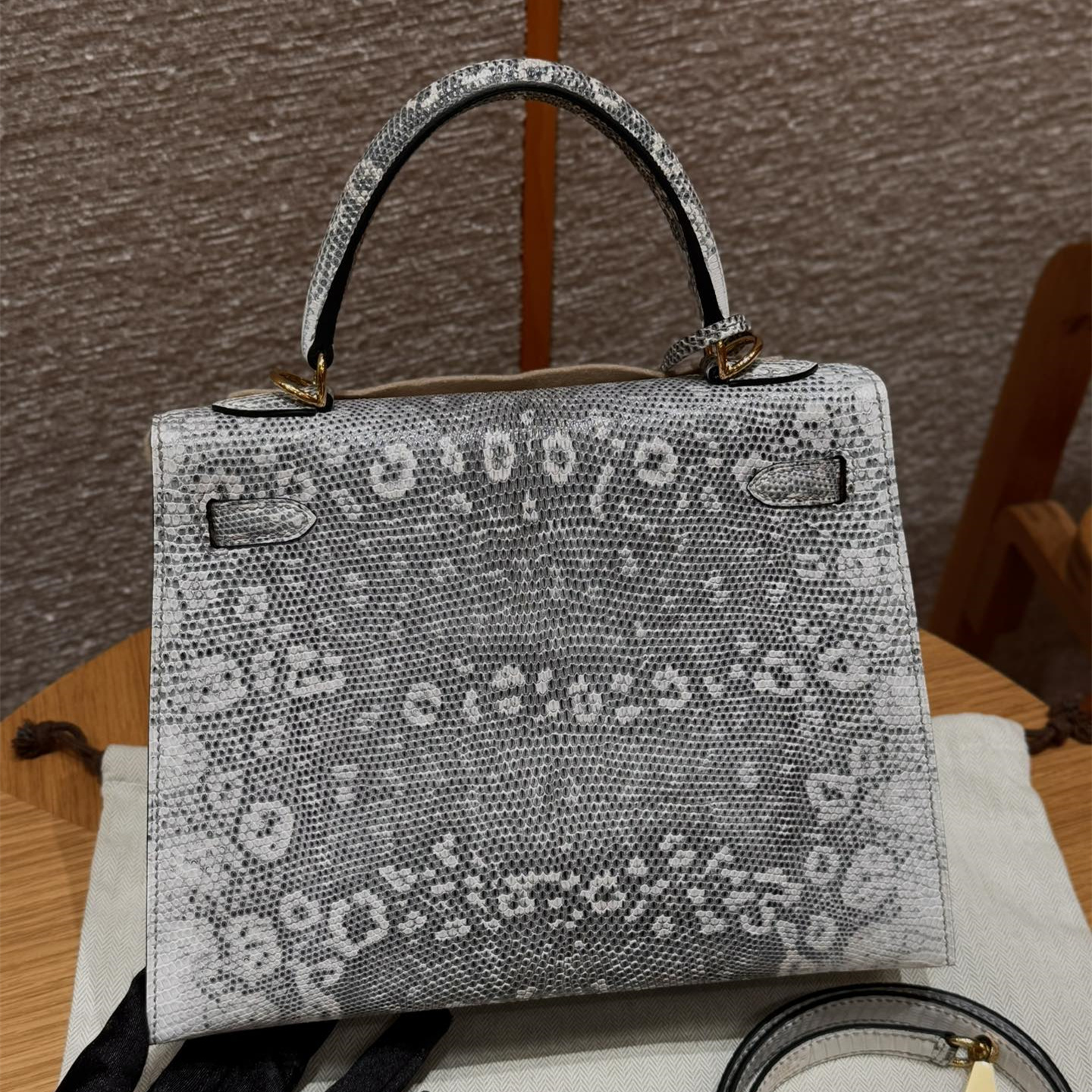 高仿Hermes*Kelly25系列H043110LZ1B原色金扣蜥蜴皮純手工