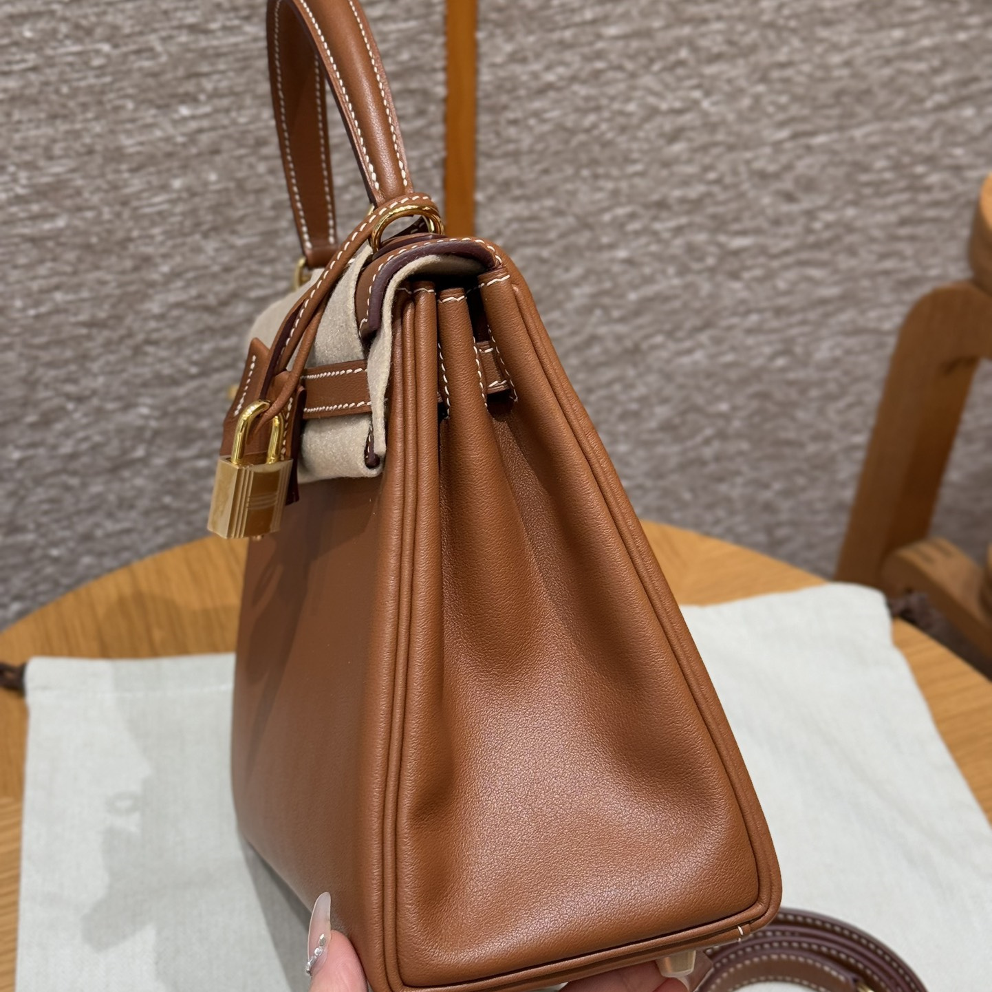 高仿Hermes*Kelly25系列H043220SW37金棕色金扣牛皮純手工