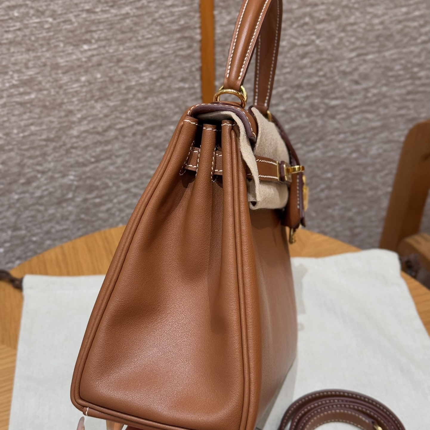 高仿Hermes*Kelly25系列H043220SW37金棕色金扣牛皮純手工