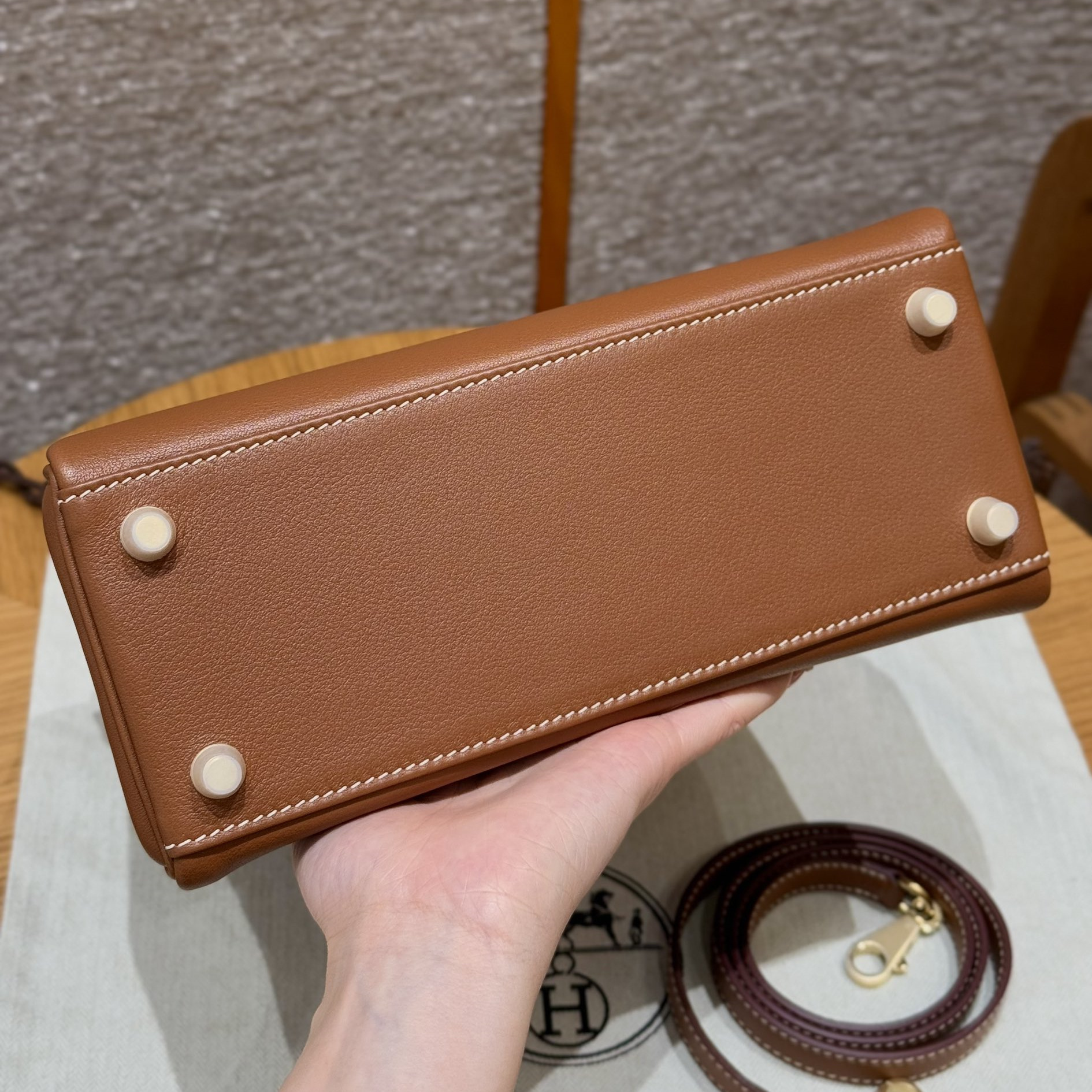 高仿Hermes*Kelly25系列H043220SW37金棕色金扣牛皮純手工