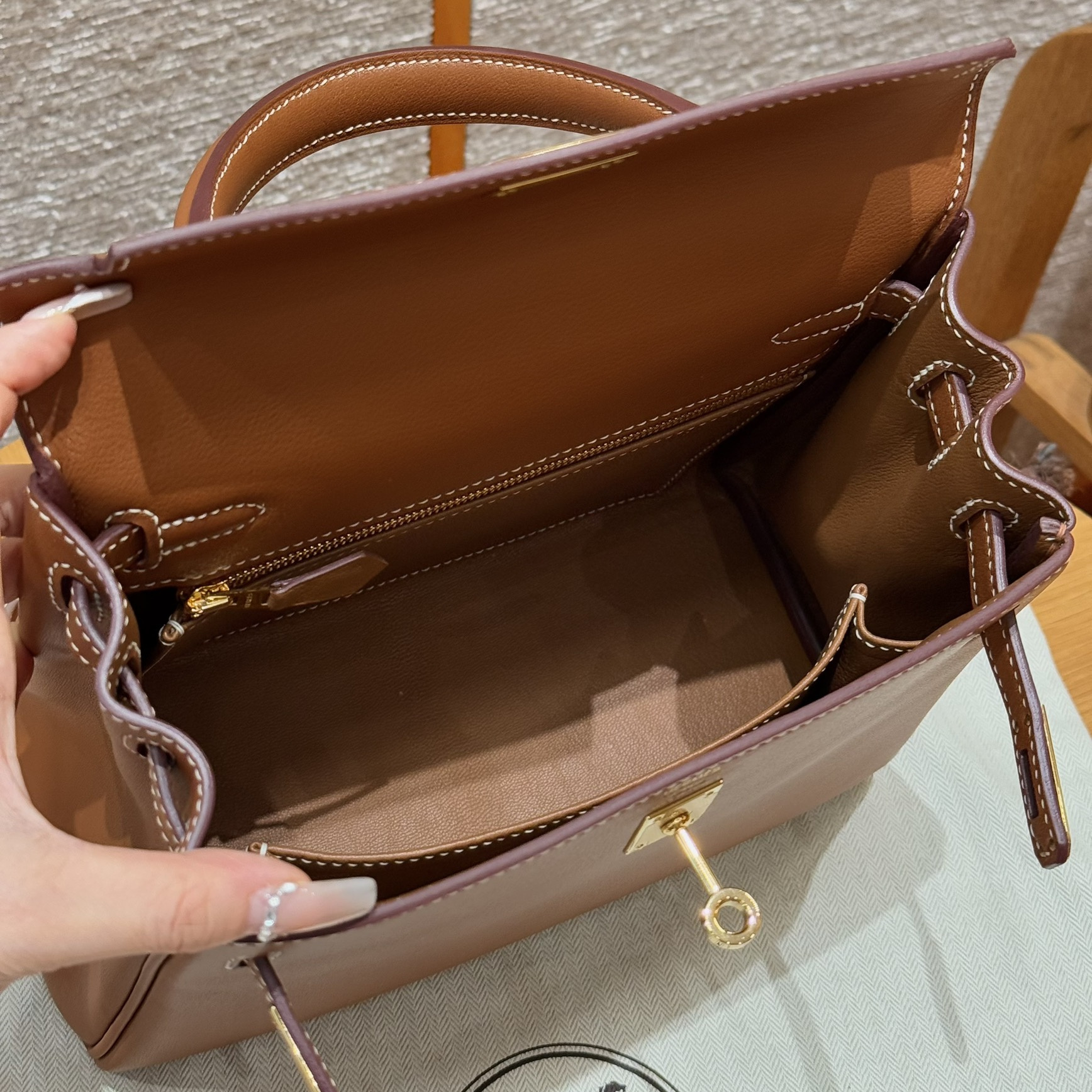 高仿Hermes*Kelly25系列H043220SW37金棕色金扣牛皮純手工