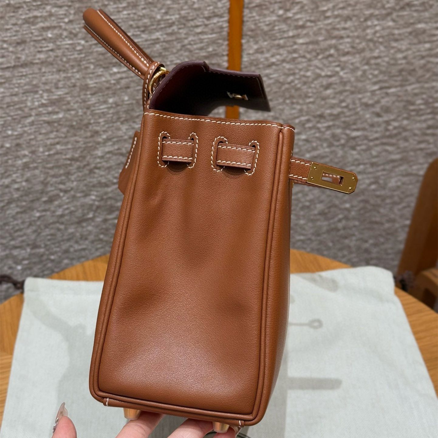 高仿Hermes*Kelly25系列H043220SW37金棕色金扣牛皮純手工