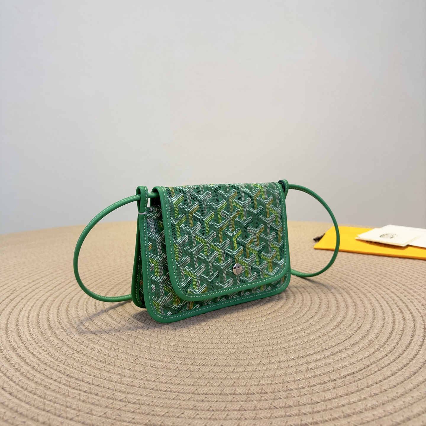 高仿Goyard*Plumet系列72CL69P信封包草地綠純原版本
