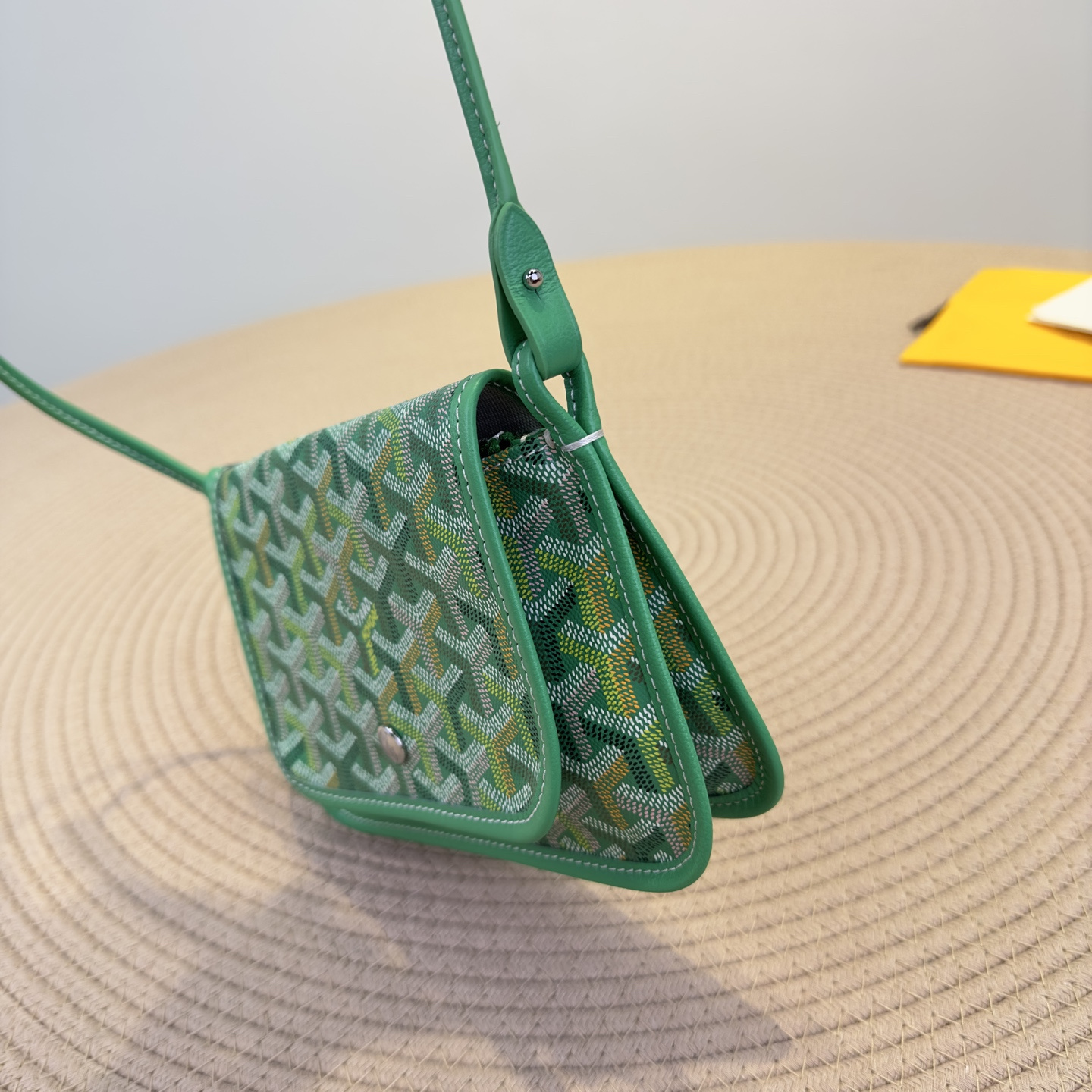 高仿Goyard*Plumet系列72CL69P信封包草地綠純原版本