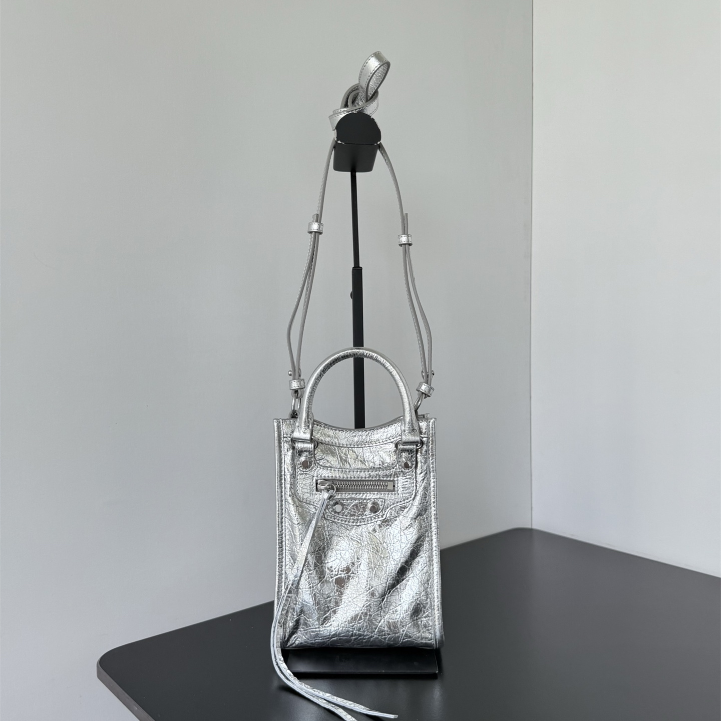 高仿Balenciaga*LeCity系列MY8122手機包小羊皮銀色純原版本