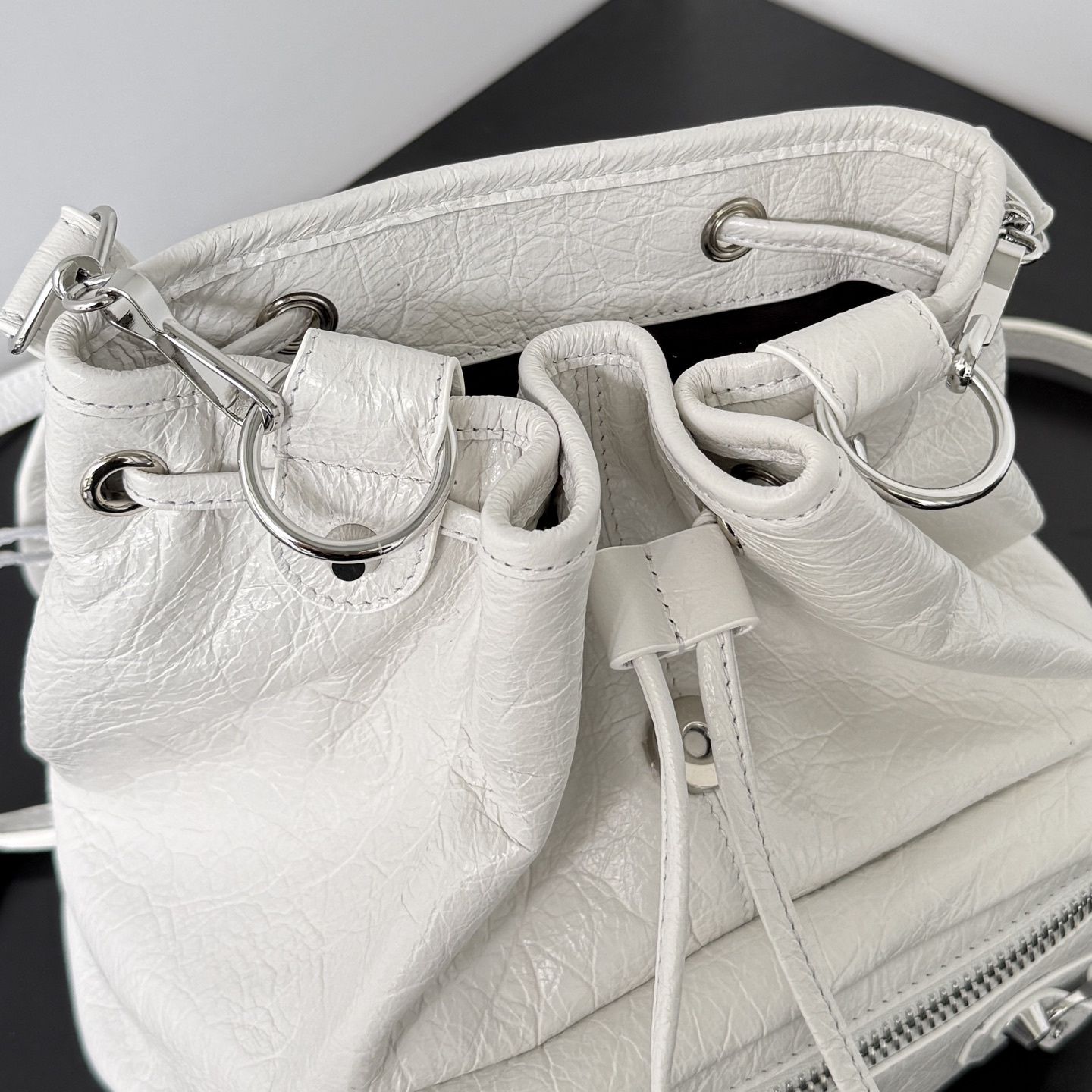 高仿Balenciaga*LeCity系列WL9104雙肩包羊皮光學白Mini純原版本