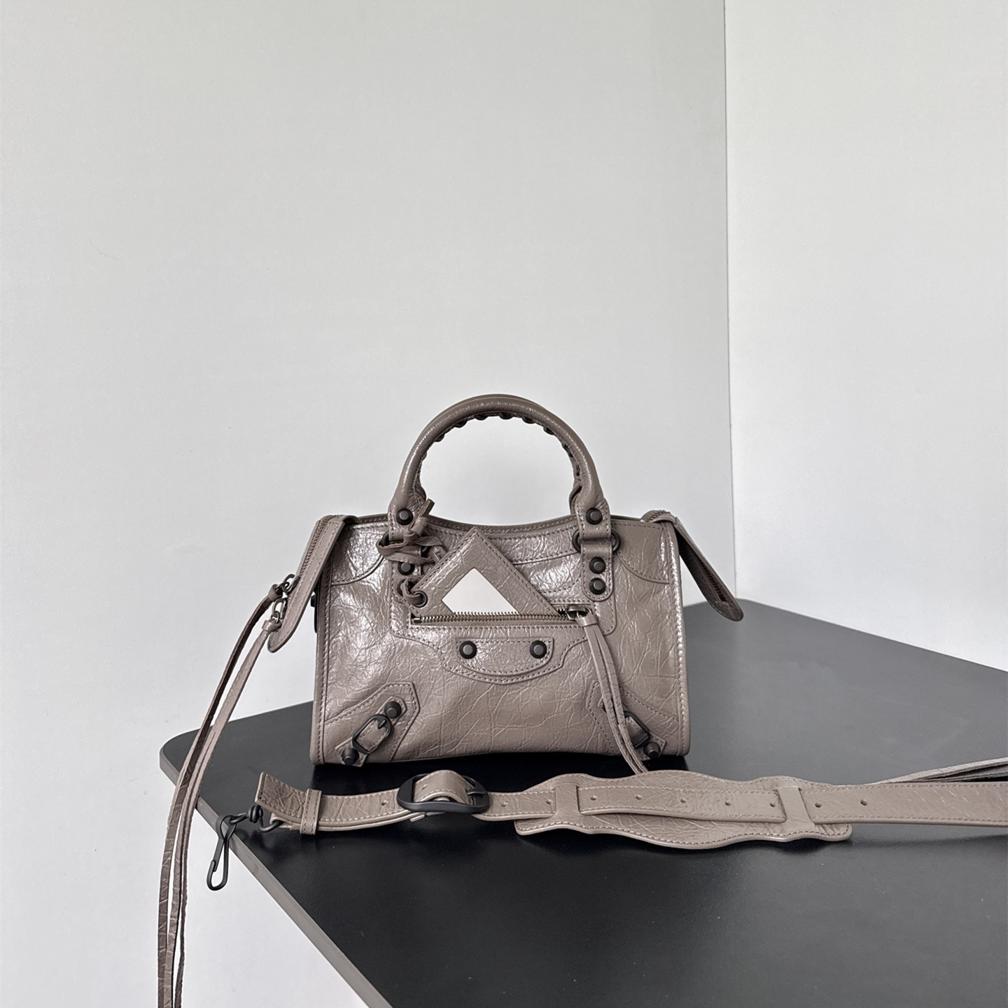 高仿Balenciaga*LeCity系列2ACFH5手袋小羊皮胡桃色Mini純原版本