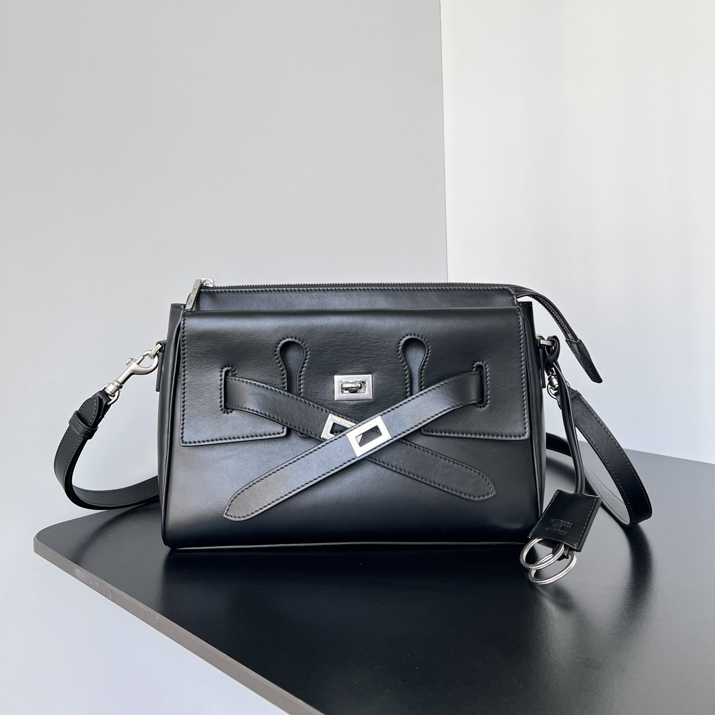 高仿Balenciaga*BelAir系列22ABAW郵差包牛皮黑色銀扣小號純原版本