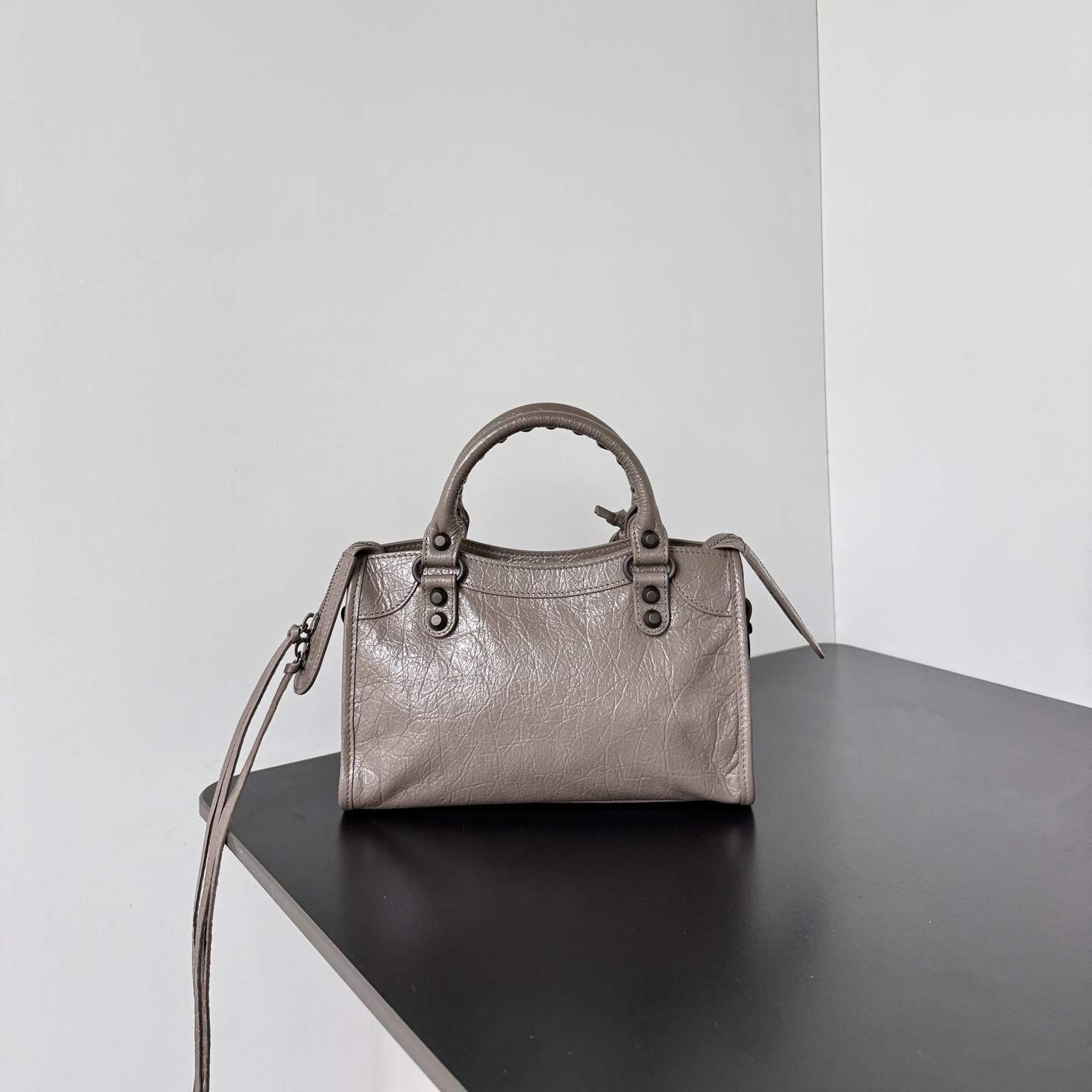 高仿Balenciaga*LeCity系列2ACFH5手袋小羊皮胡桃色Mini純原版本