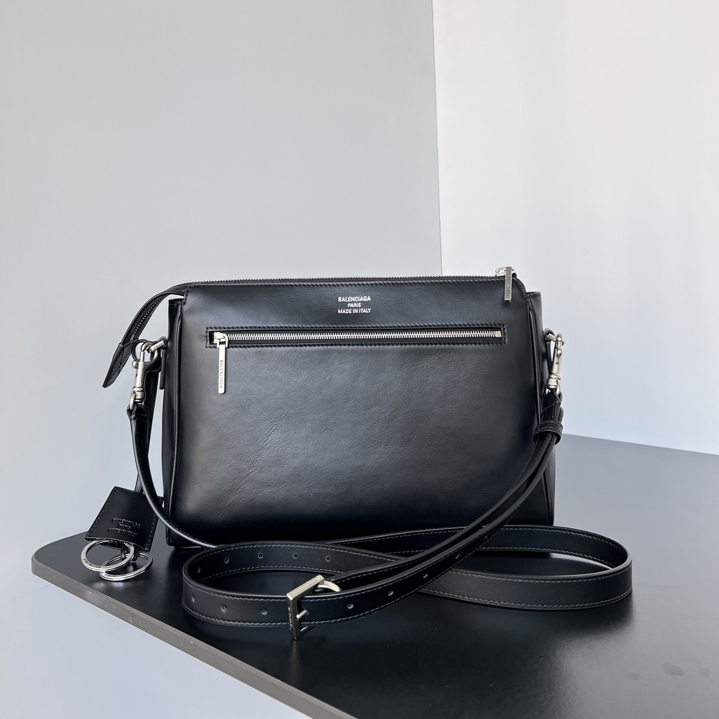 高仿Balenciaga*BelAir系列22ABAW郵差包牛皮黑色銀扣小號純原版本