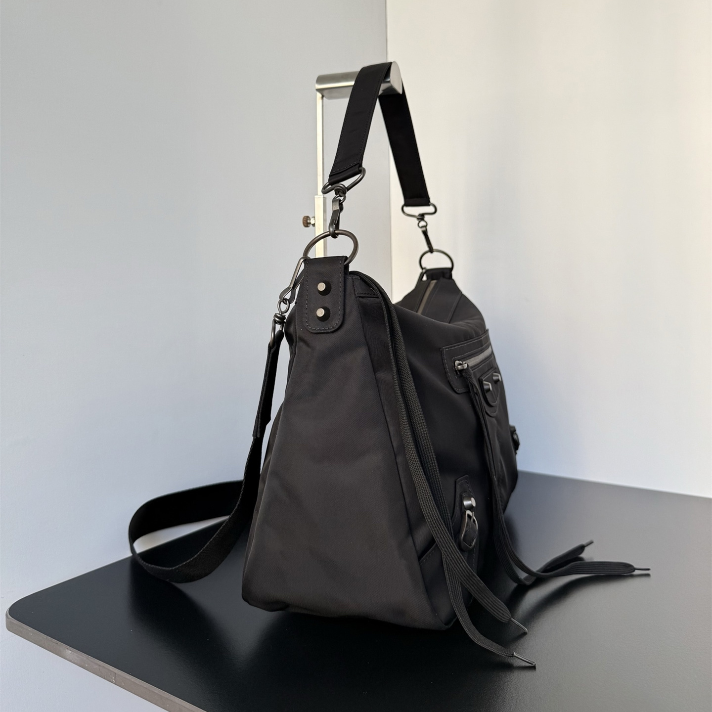 高仿Balenciaga*LeCity系列AB9J1單肩包尼龍黑色中號純原版本