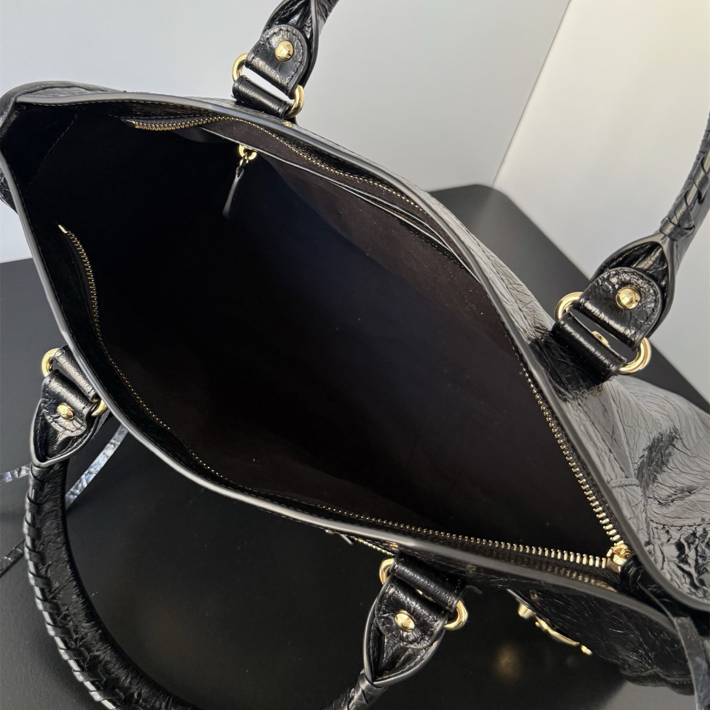 高仿Balenciaga*LeCity系列8210F6機車包小羊皮黑色金釘中號純原版本