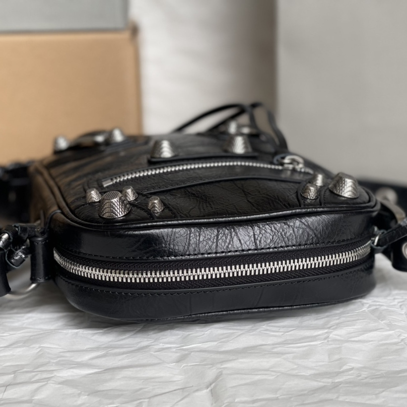 高仿Balenciaga*LeCagole系列5210KR相機包羊皮黑色小號純原版本