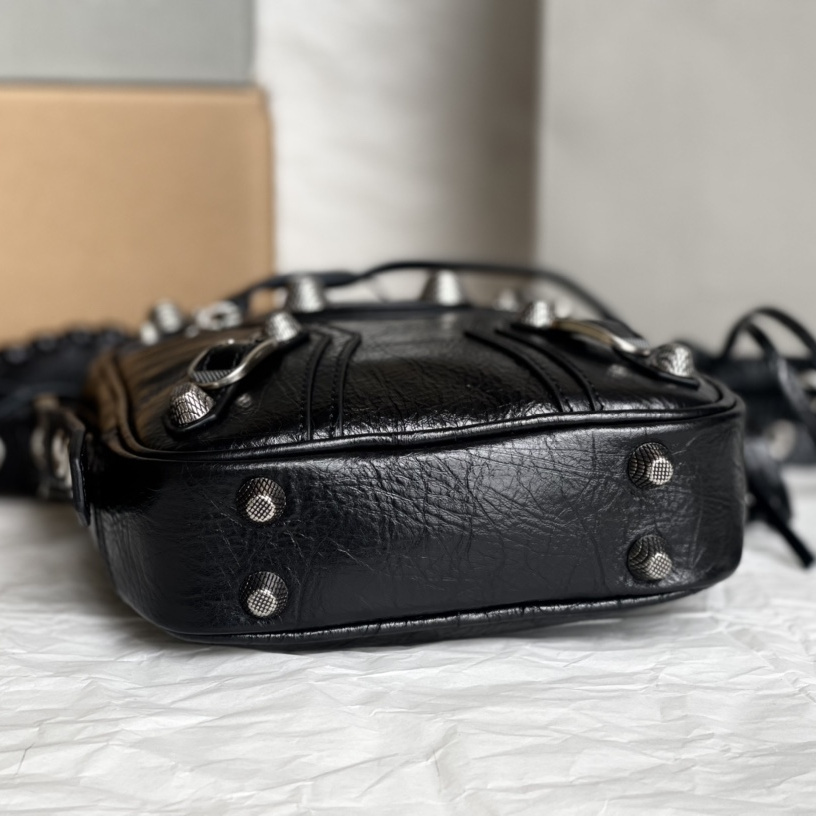 高仿Balenciaga*LeCagole系列5210KR相機包羊皮黑色小號純原版本