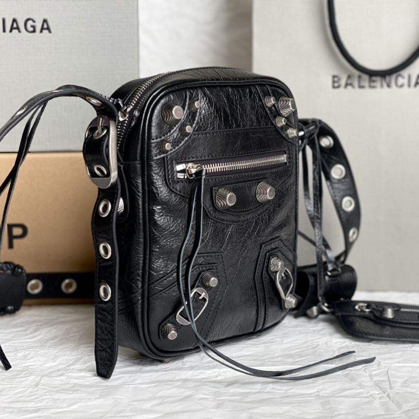 高仿Balenciaga*LeCagole系列5210KR相機包羊皮黑色小號純原版本