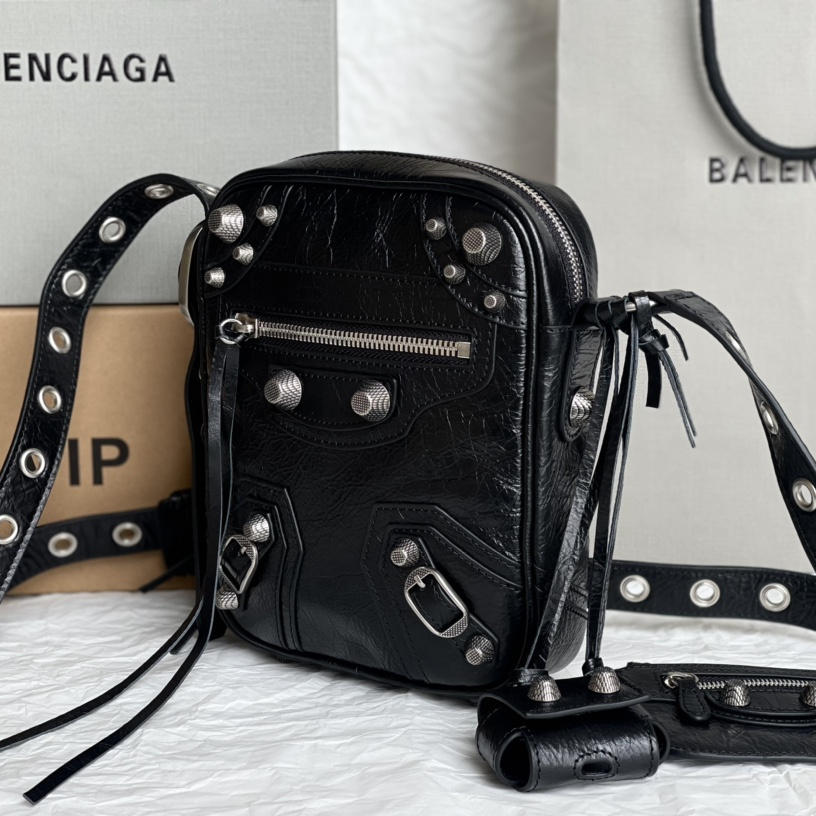 高仿Balenciaga*LeCagole系列5210KR相機包羊皮黑色小號純原版本