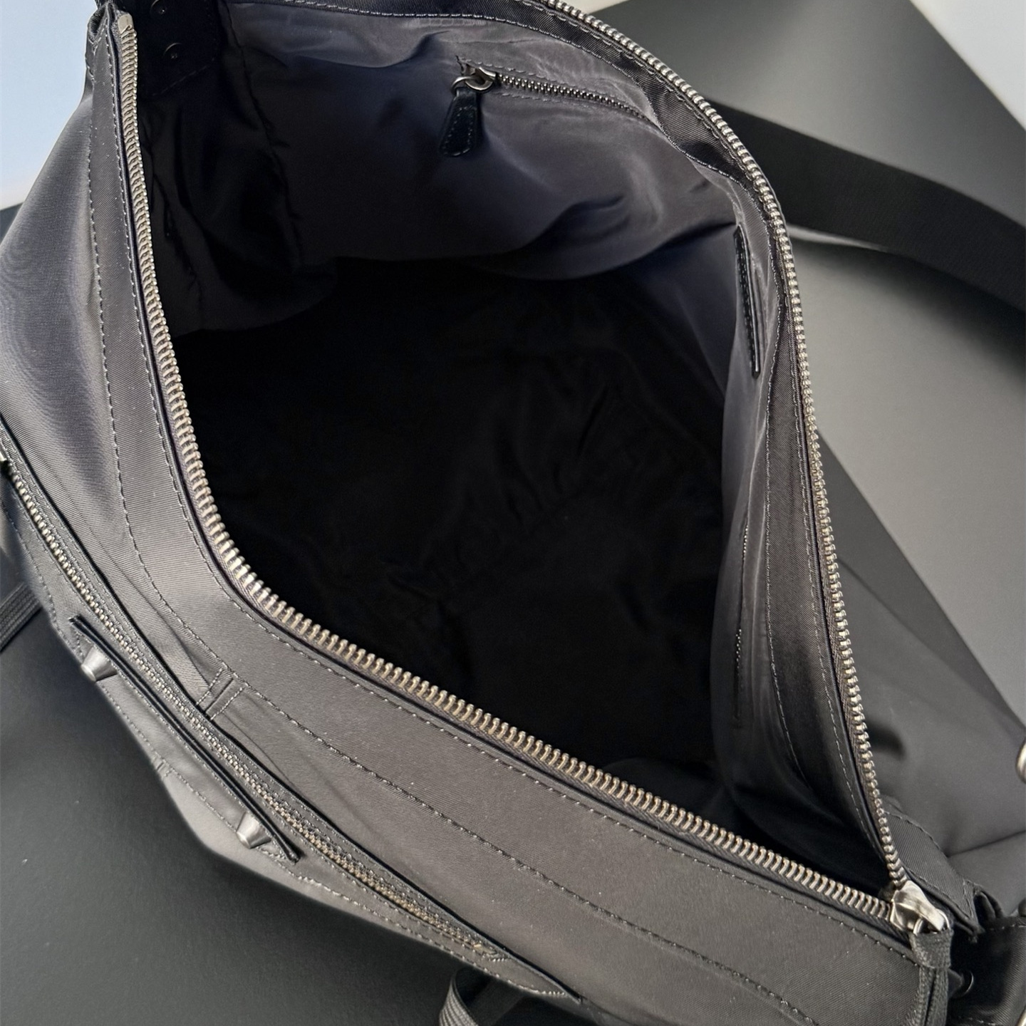 高仿Balenciaga*LeCity系列AB9J1單肩包尼龍黑色中號純原版本