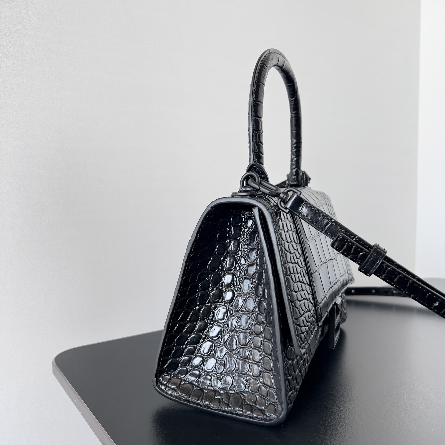 高仿Balenciaga*Hourglass系列LR6710沙漏包鱷魚紋黑色黑扣小號純原版本