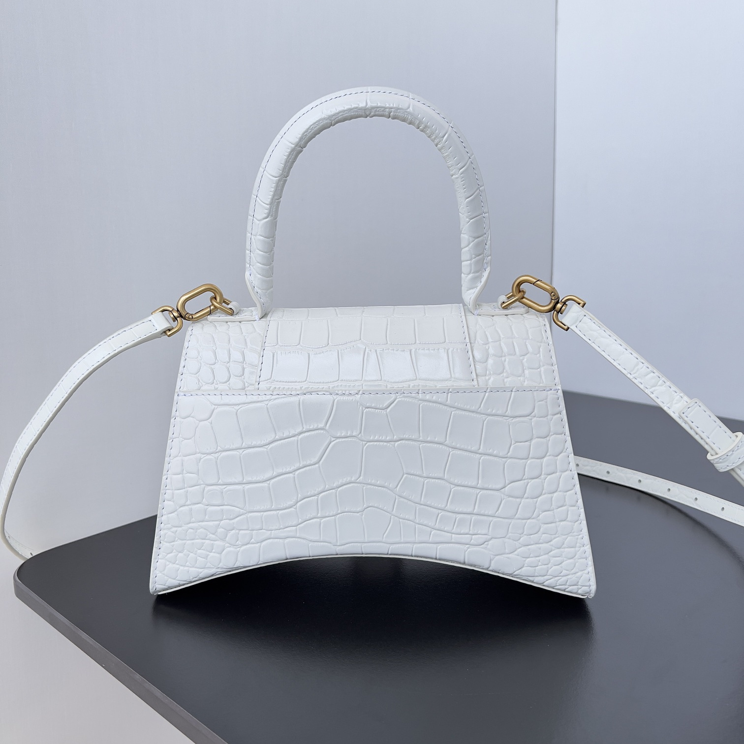 高仿Balenciaga*Hourglass系列LRGM90沙漏包鱷魚紋白色金扣小號純原版本