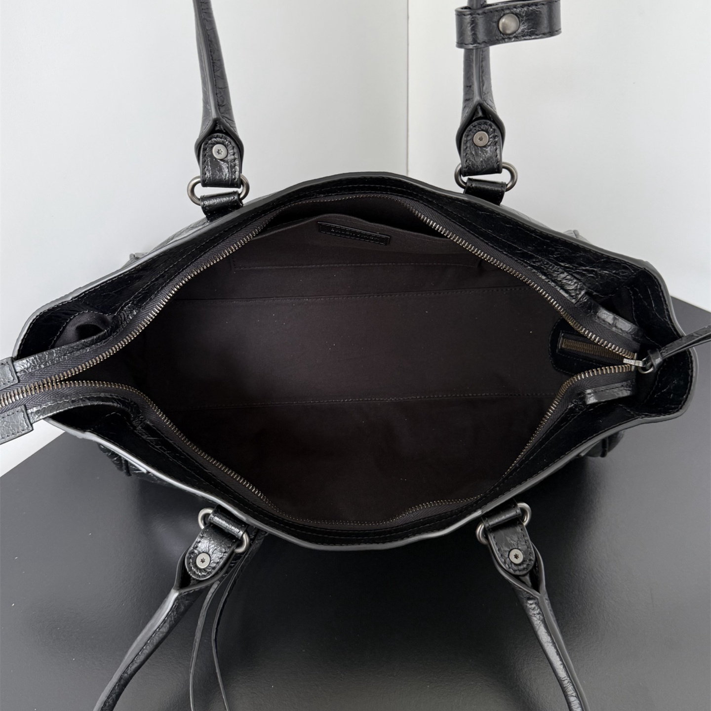 高仿Balenciaga*LeCity系列7042AB橫版機車包羊皮黑色純原版本
