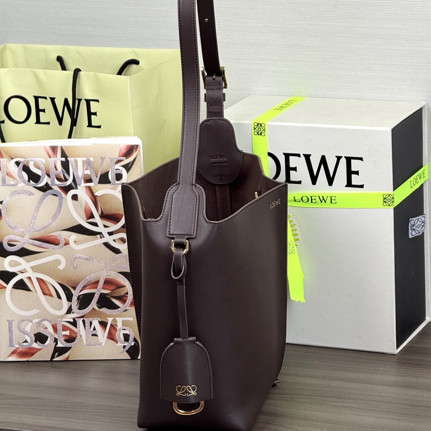 高仿LOEWE*Bilbao系列0018托特包牛皮拼革面棕色中號純原版本