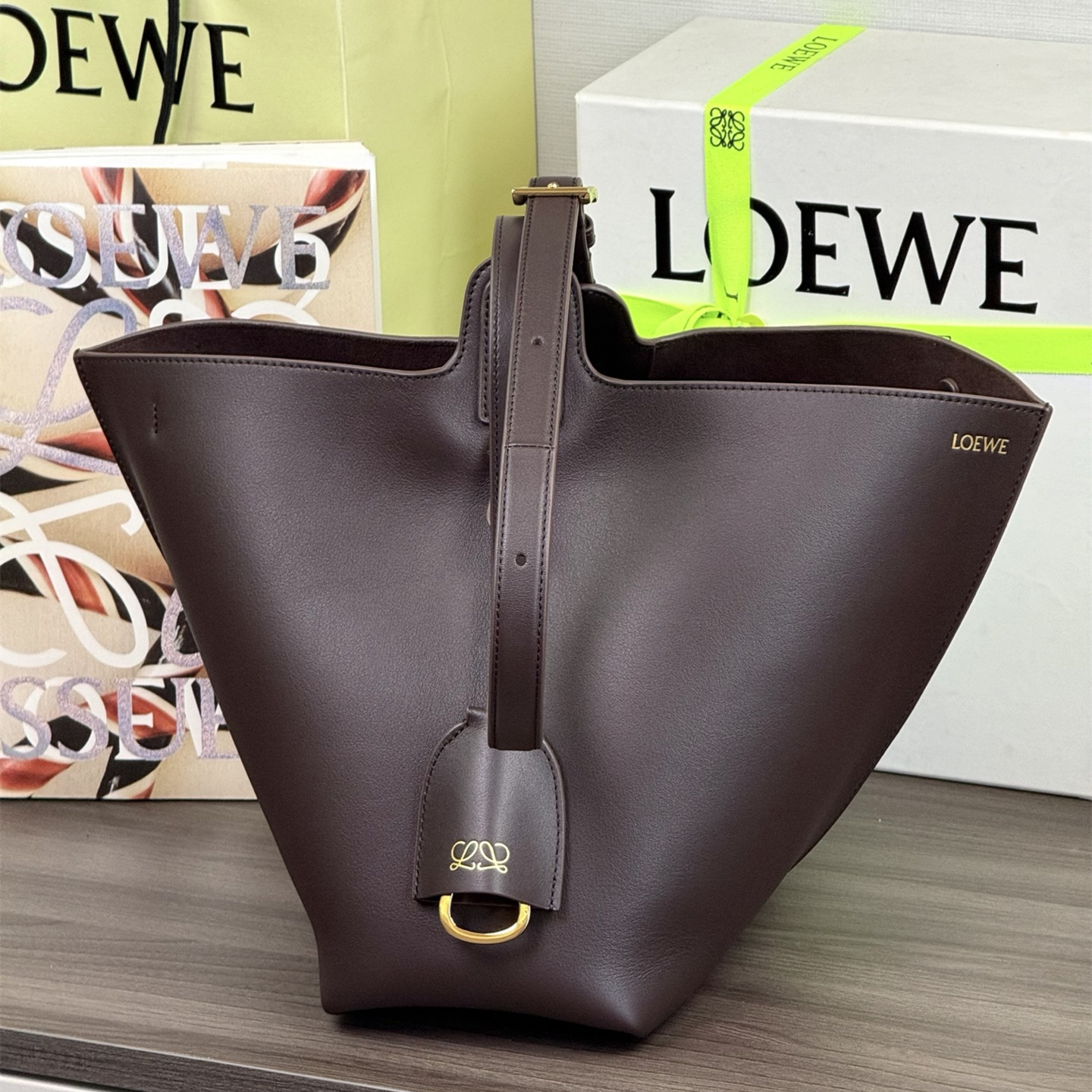 高仿LOEWE*Bilbao系列0018托特包牛皮拼革面棕色中號純原版本