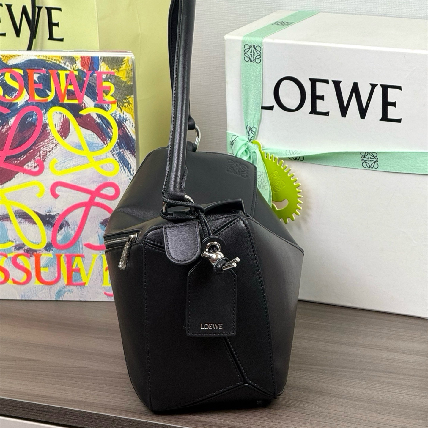 高仿Loewe*Puzzle系列1100單肩包小羊皮黑色中號免檢版