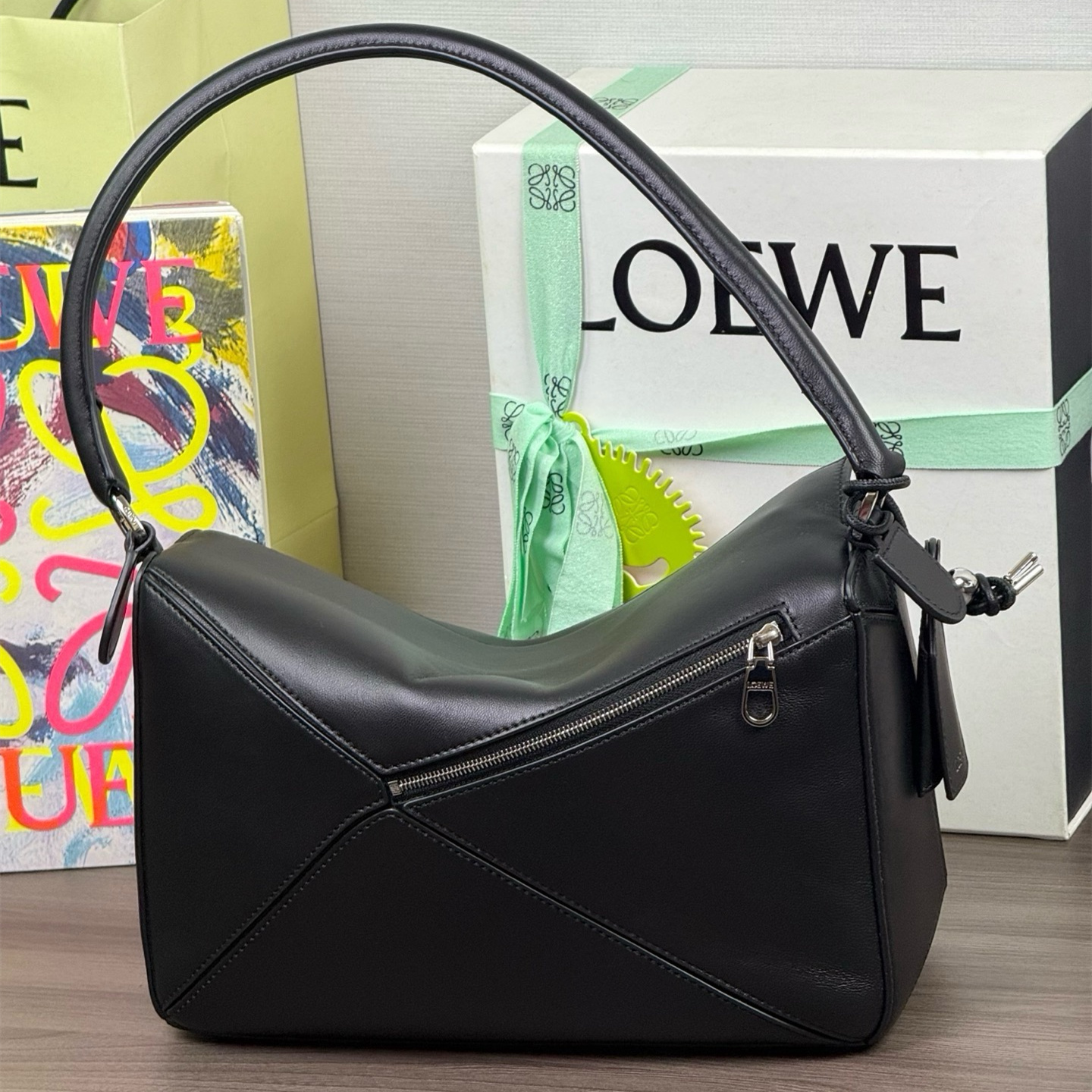 高仿Loewe*Puzzle系列1100單肩包小羊皮黑色中號免檢版