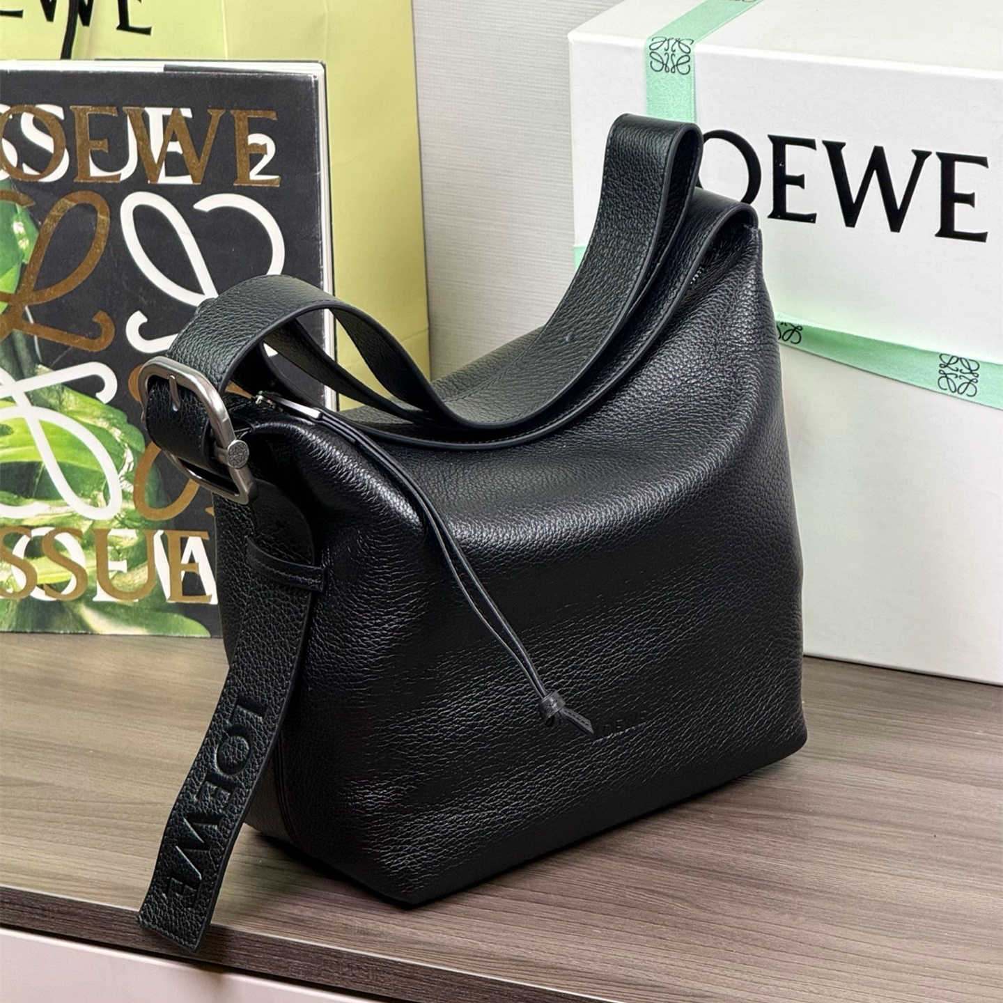 高仿Loewe*LoopHobo系列1100單肩包牛皮黑色純原版本