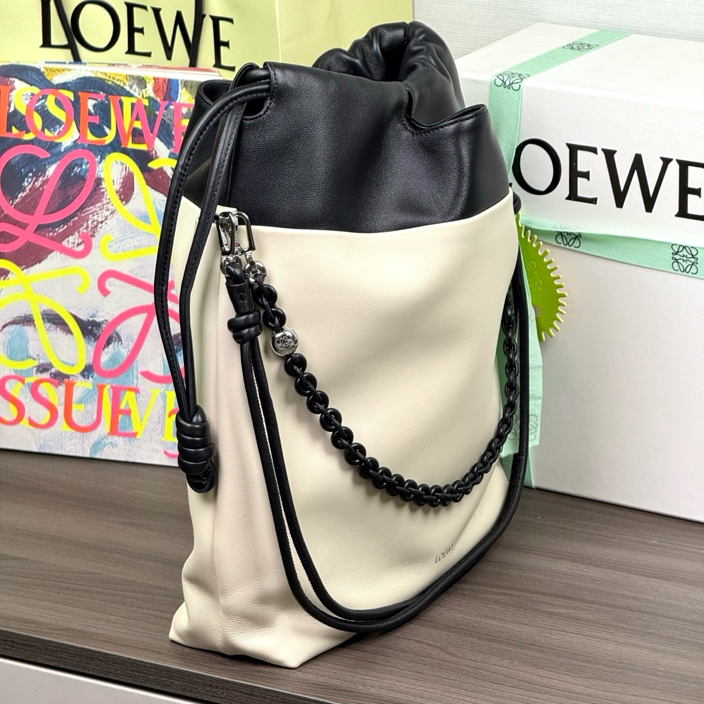 高仿Loewe*Flamenco系列0148手提包羊皮白拼黑色純原版本