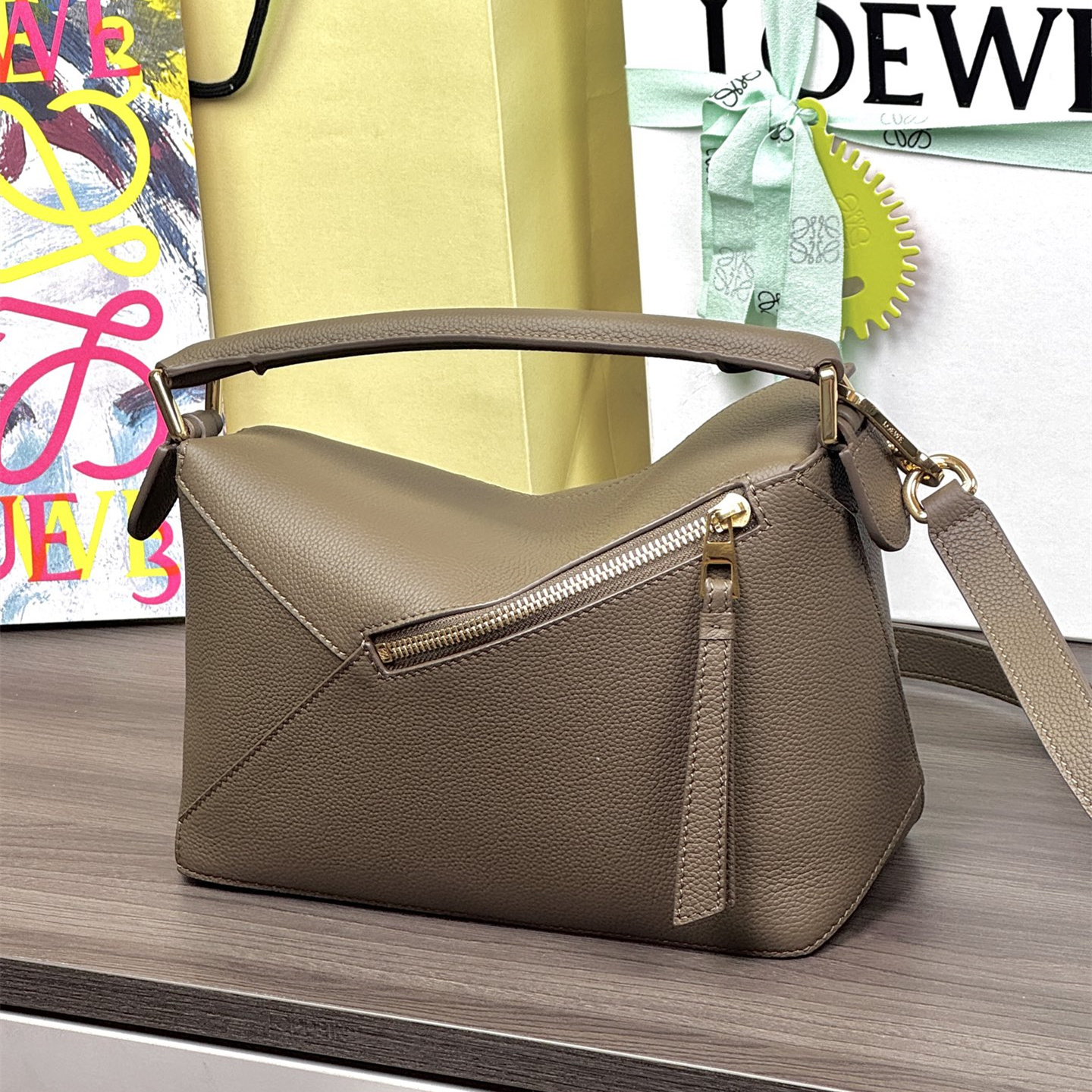 高仿Loewe*Puzzle系列3170單肩包小牛皮灰褐色小號免檢版