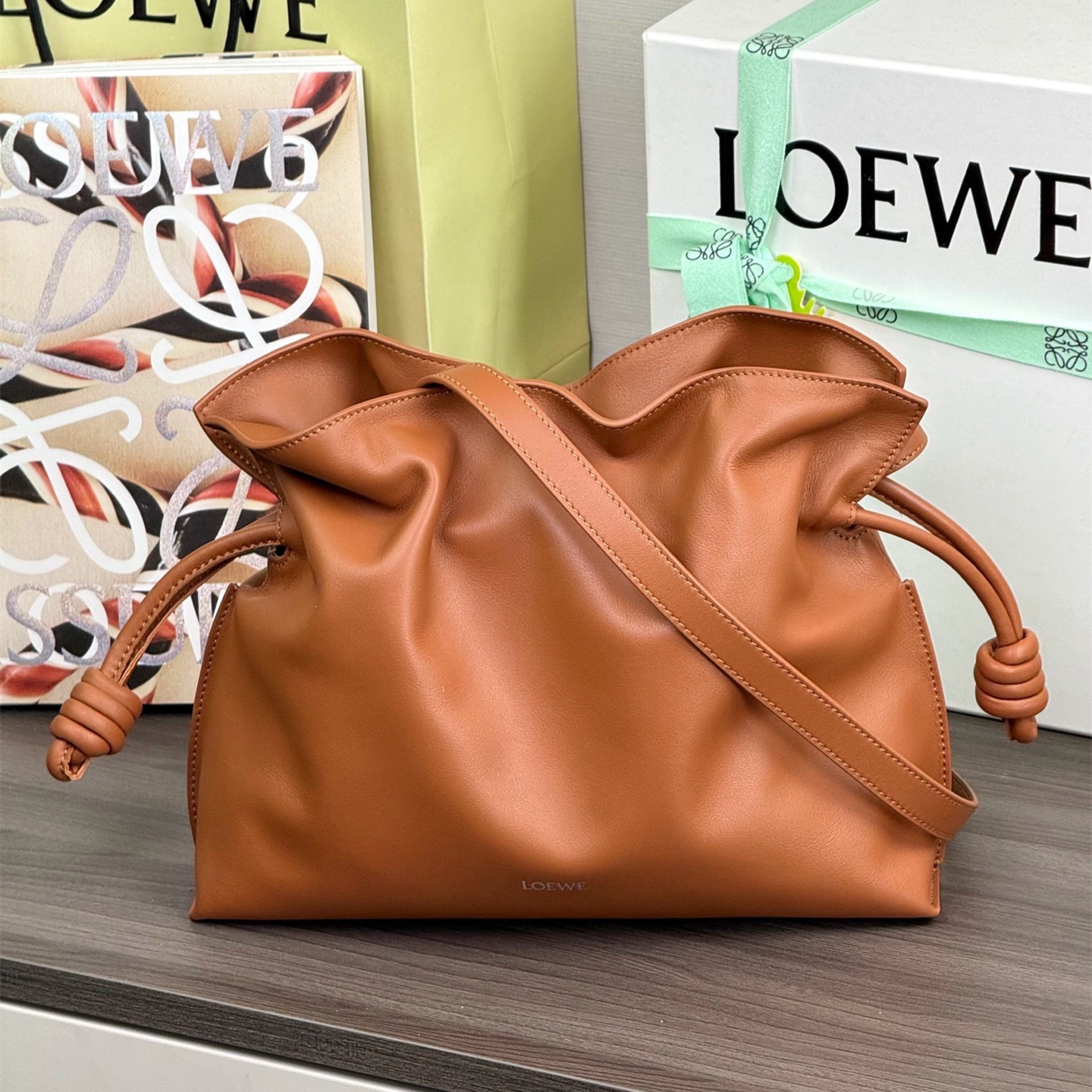 高仿Loewe*Flamenco系列4927小牛皮雲朵包松鼠棕中號純原版本