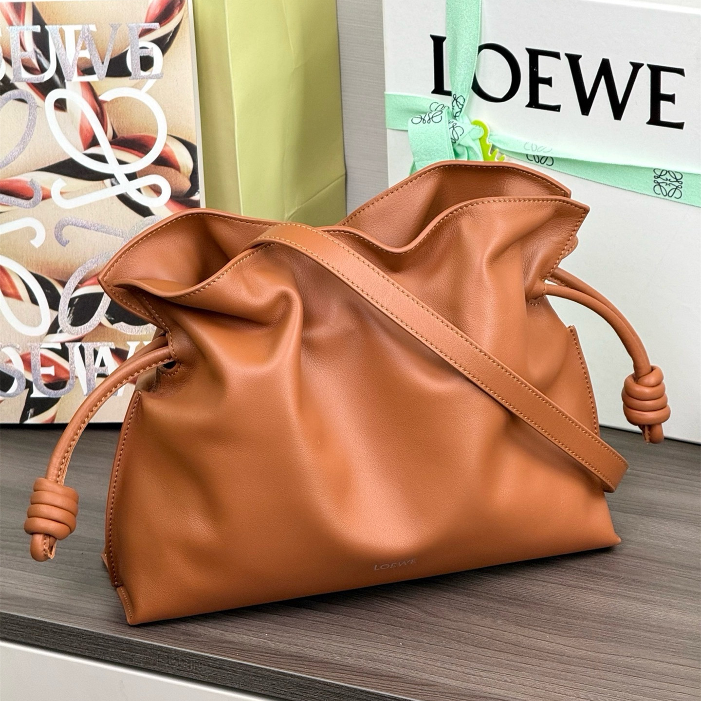 高仿Loewe*Flamenco系列4927小牛皮雲朵包松鼠棕中號純原版本