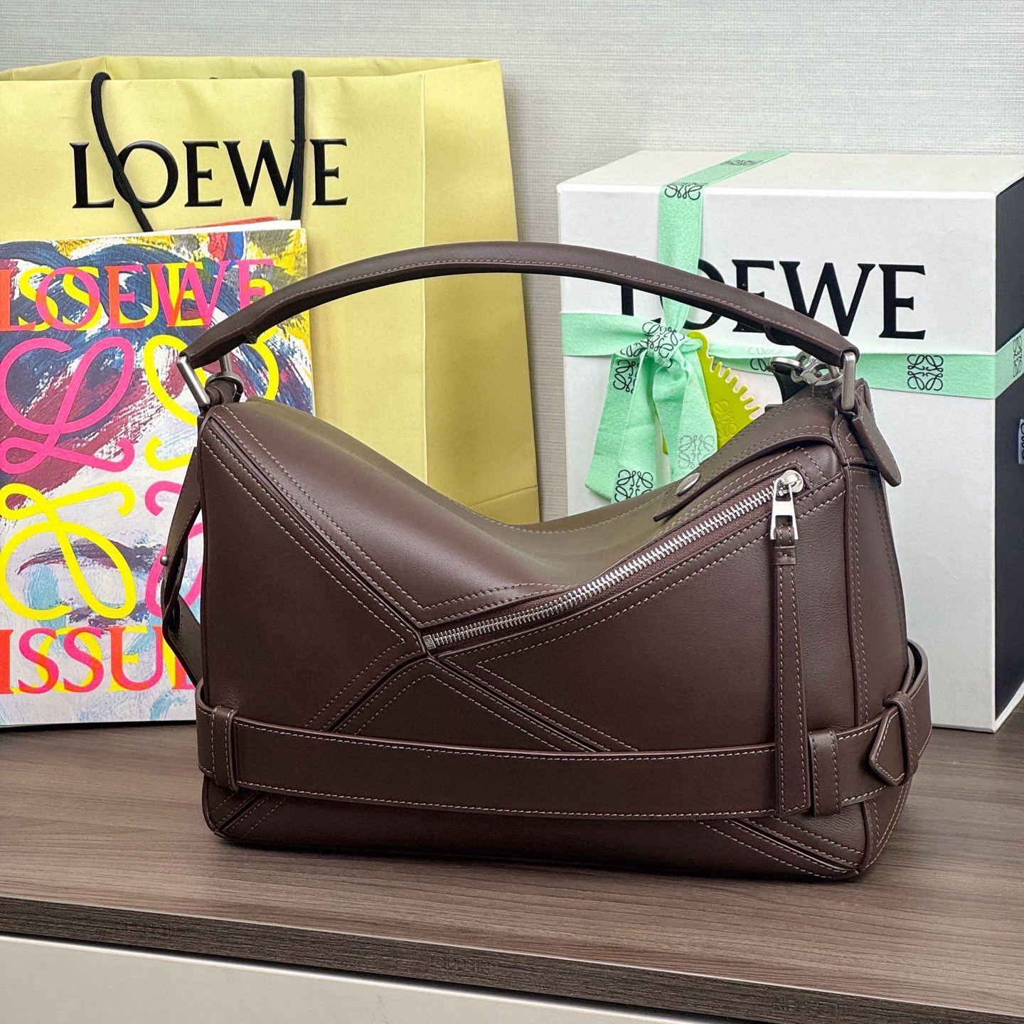 高仿Loewe*Puzzle系列0018機車包牛皮布朗尼色大號純原版本