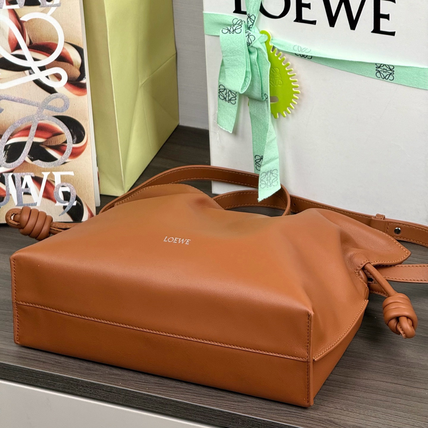 高仿Loewe*Flamenco系列4927小牛皮雲朵包松鼠棕中號純原版本