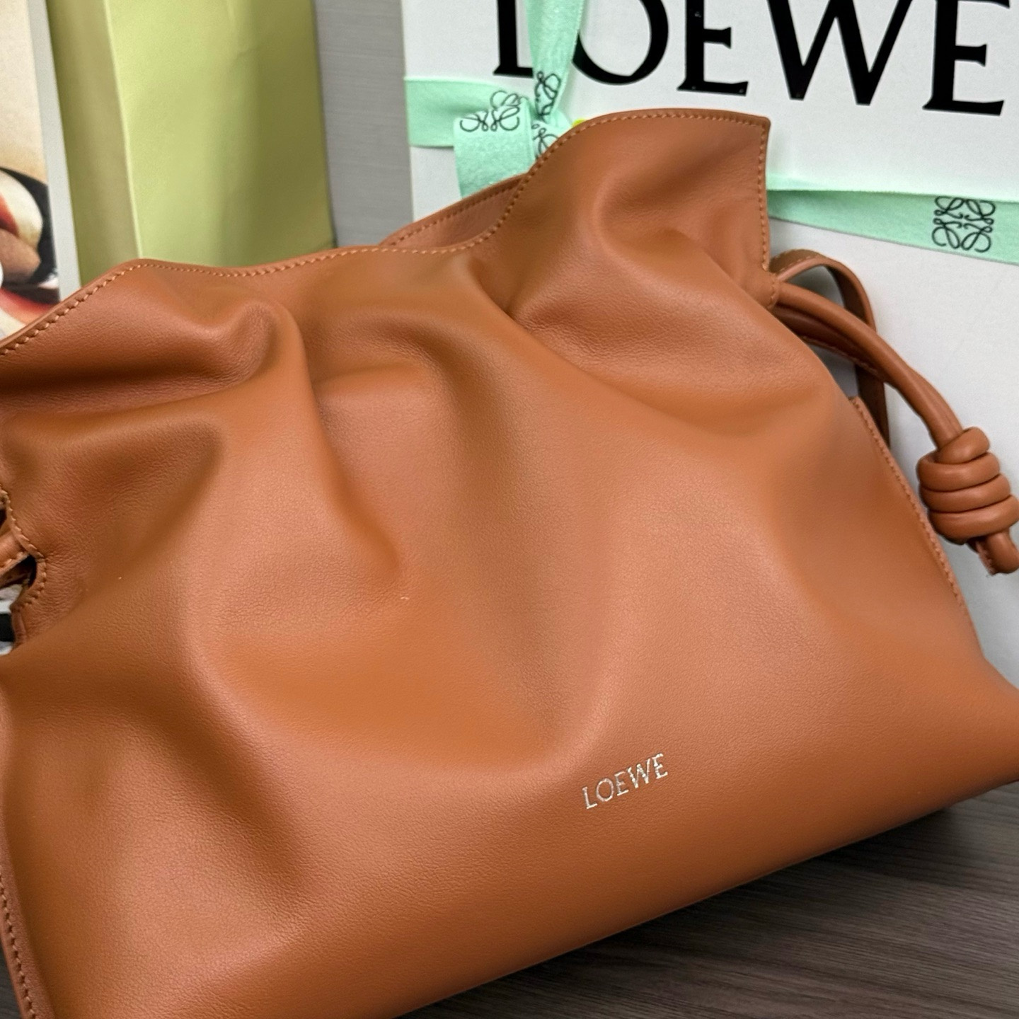 高仿Loewe*Flamenco系列4927小牛皮雲朵包松鼠棕中號純原版本