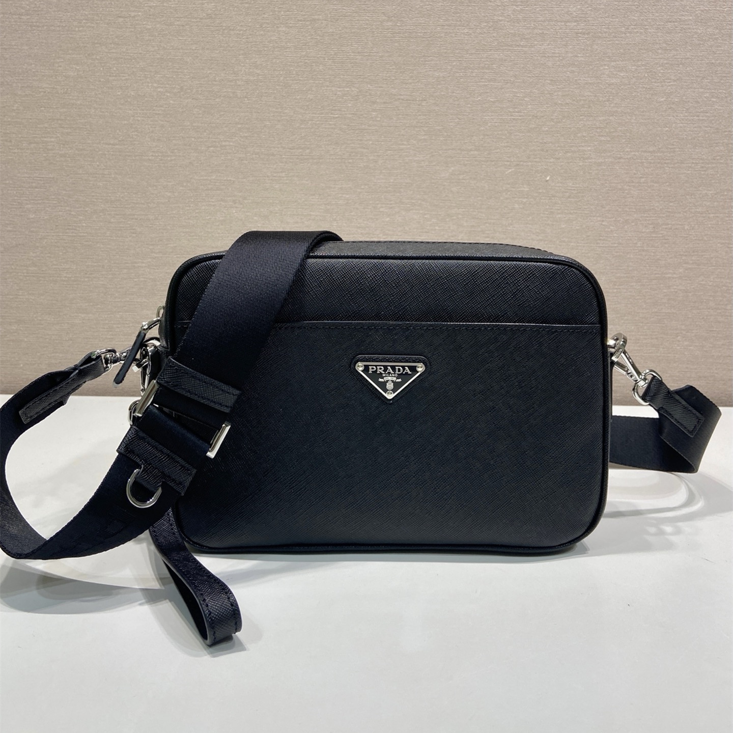 高仿Prada*Saffiano系列2VH210牛皮男士斜挎包黑色純原版本