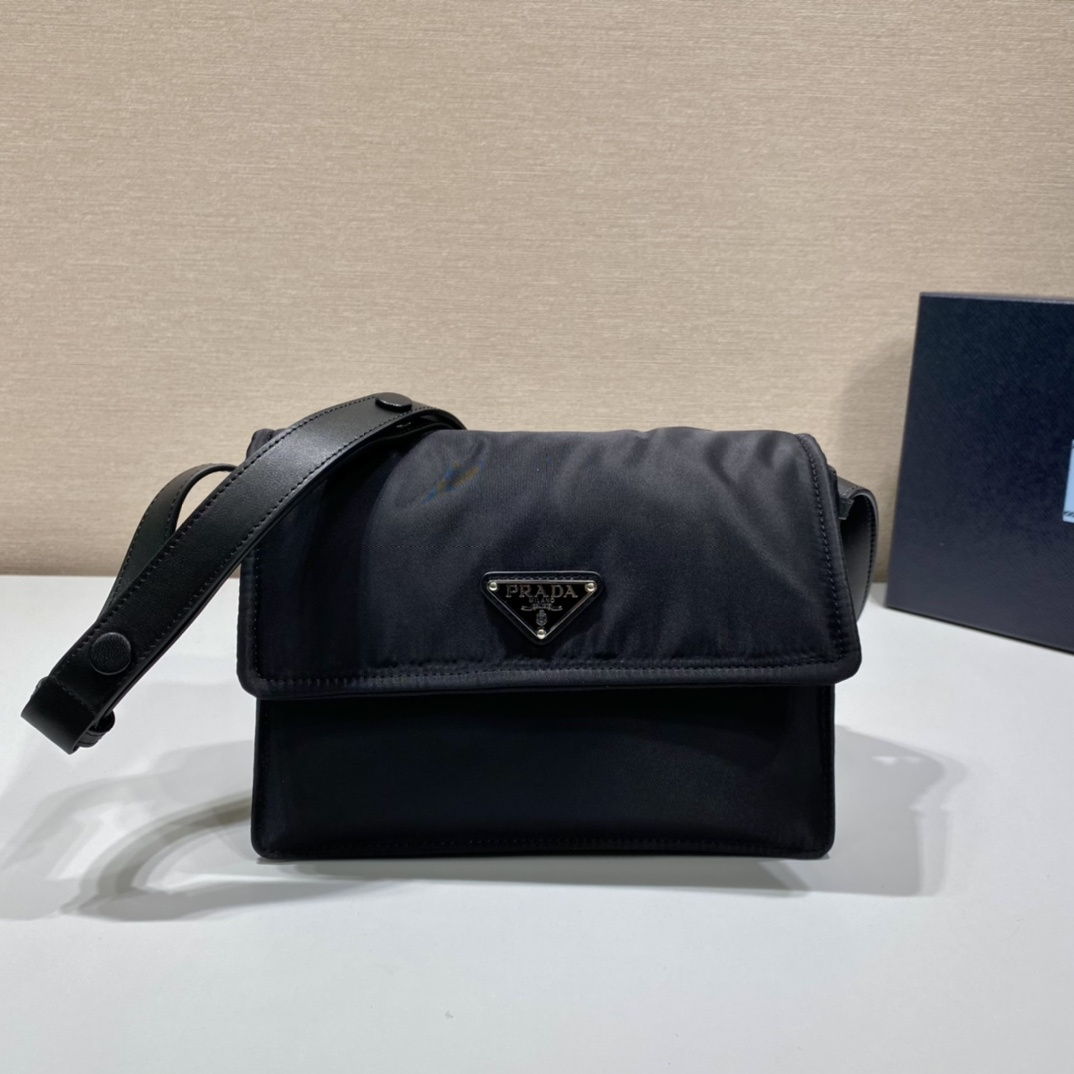 高仿Prada*Re-Nylon系列1BD313尼龍郵差包黑色小號純原版本