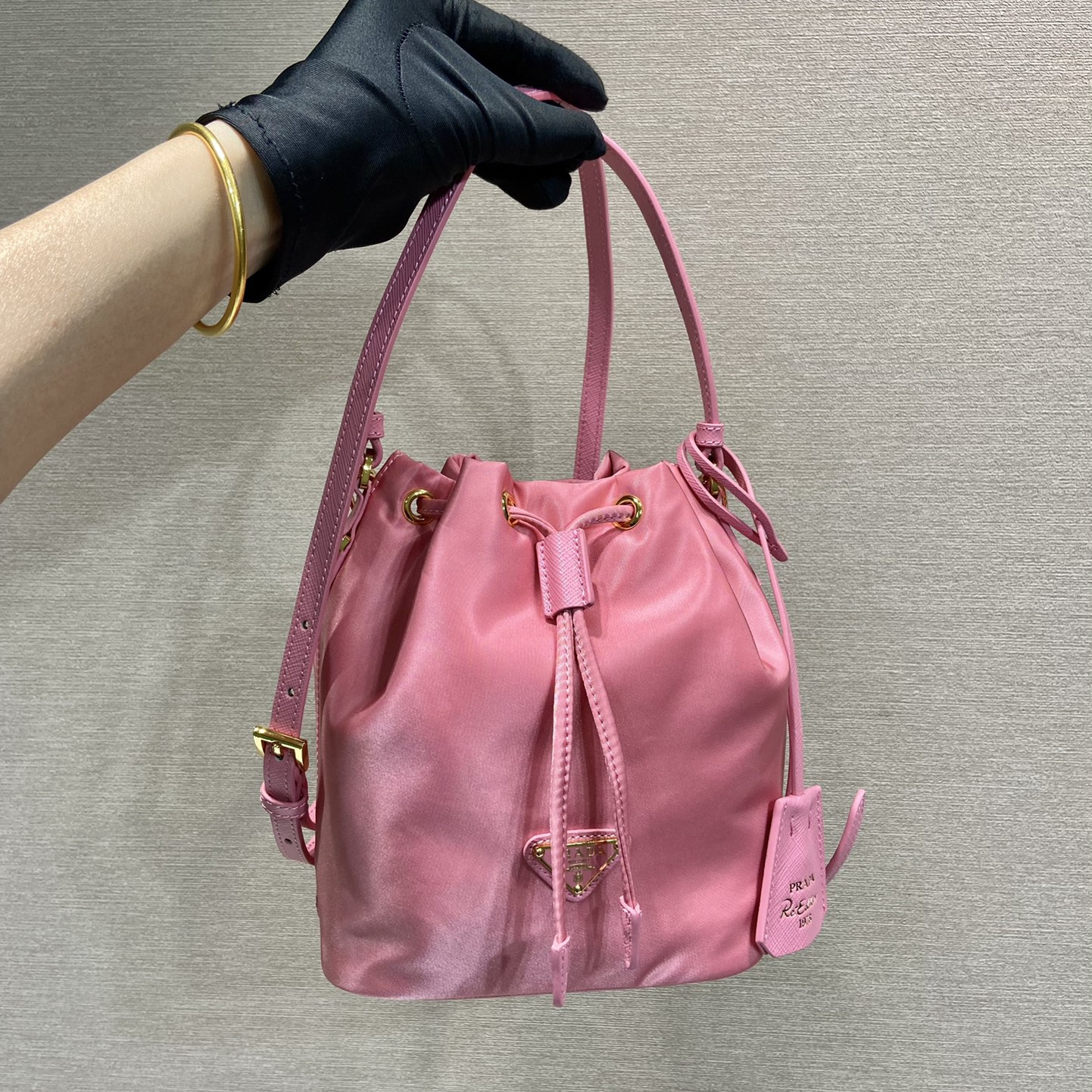 高仿Prada*Re-Nylon系列1BE067尼龍水桶包粉色mini純原版本