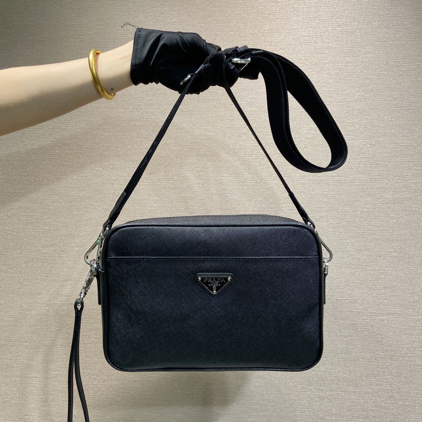 高仿Prada*Saffiano系列2VH210牛皮男士斜挎包黑色純原版本
