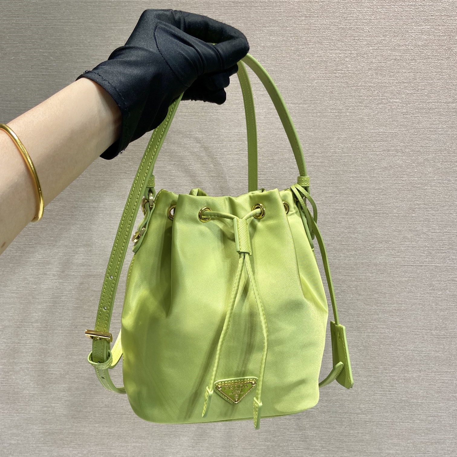 高仿Prada*Re-Nylon系列1NS369尼龍水桶包綠色mini純原版本