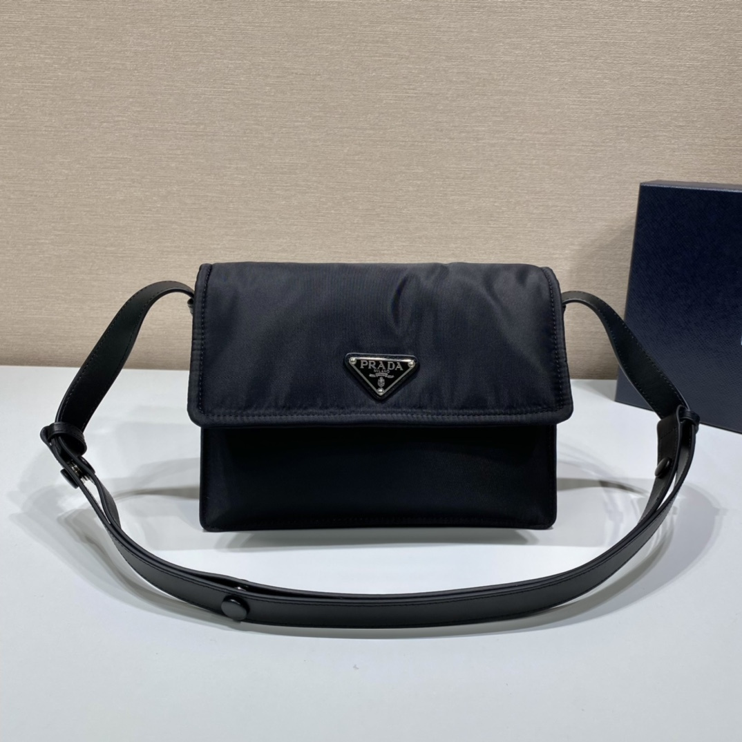 高仿Prada*Re-Nylon系列1BD313尼龍郵差包黑色小號純原版本