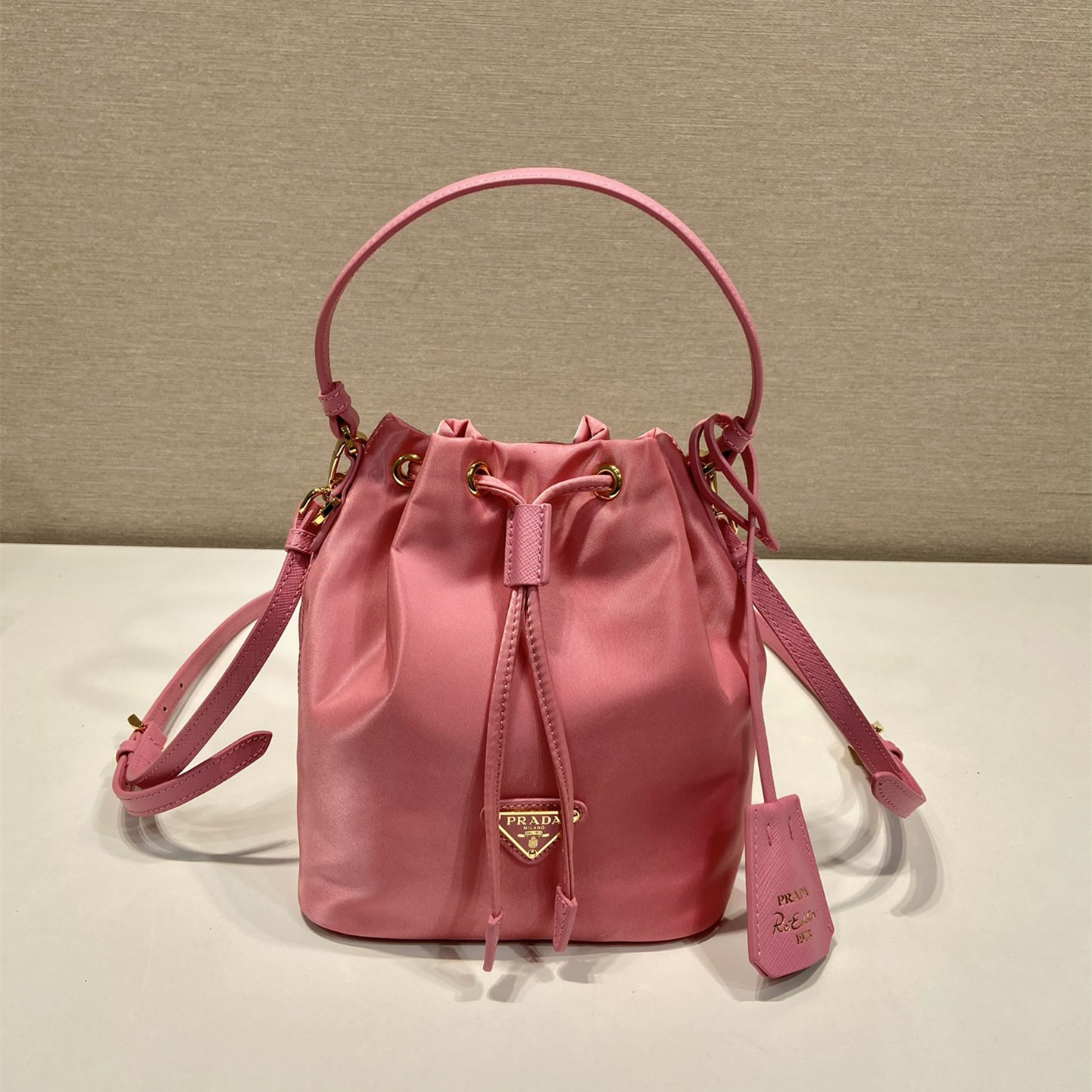 高仿Prada*Re-Nylon系列1BE067尼龍水桶包粉色mini純原版本