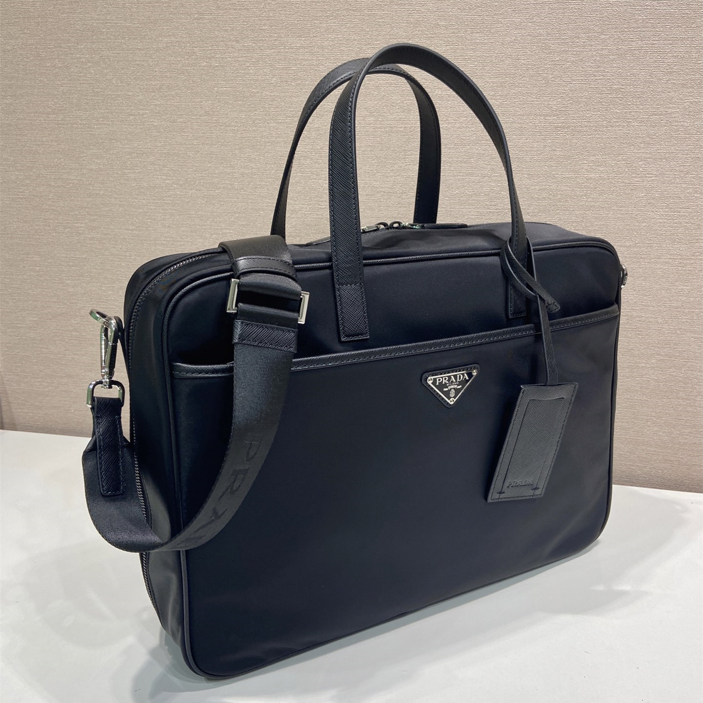 高仿Prada*Re-Nylon系列2VE029尼龍男士公文包黑色純原版本